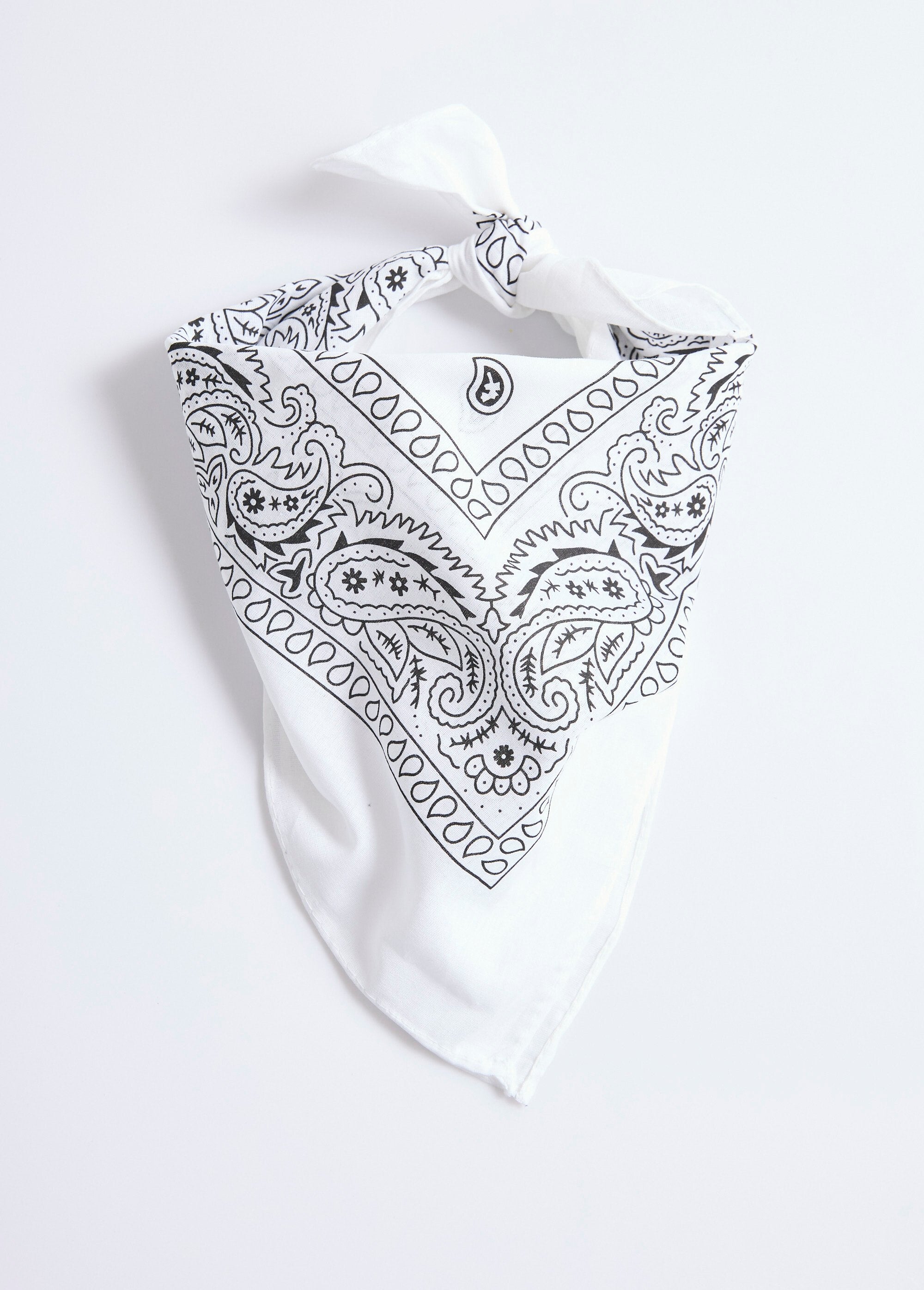 Pañuelo_cuadrado_tipo_bandana_Blanco,_Blanca_FA1_slim