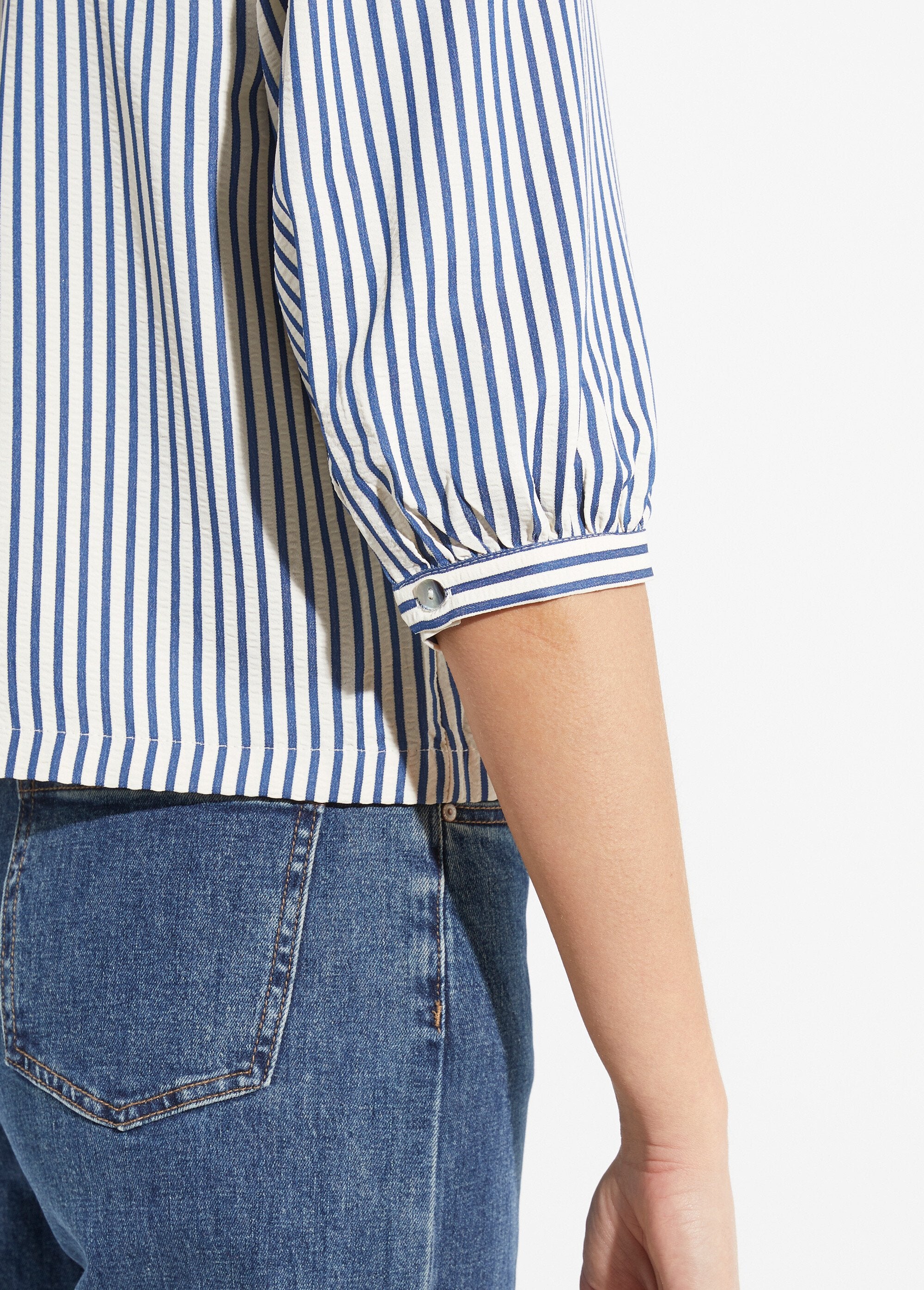 Blouse_manches_3/4_avec_noeuds_fantaisie_Bleu_et_ecru_DE1_slim