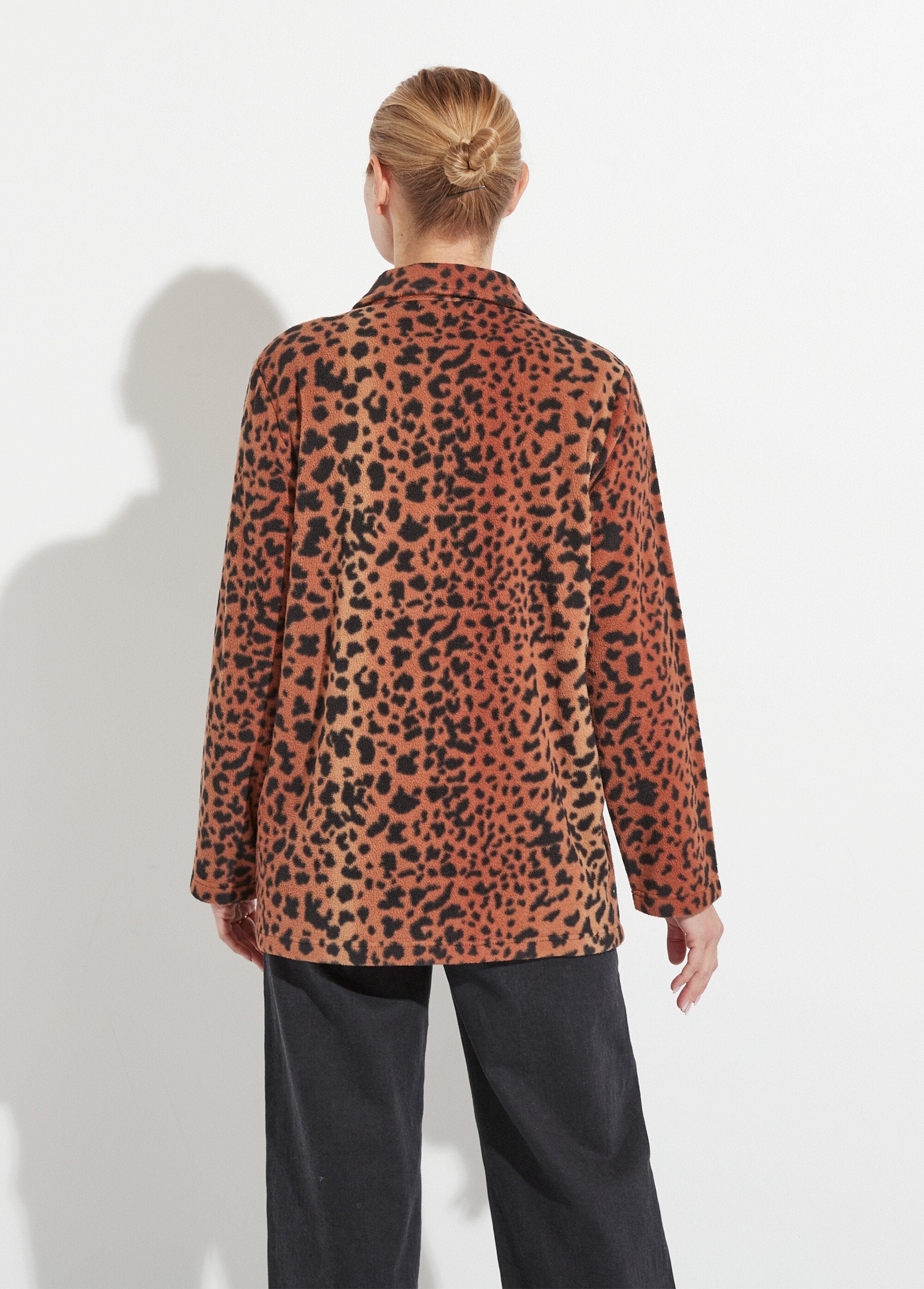 Chaqueta_de_punto_polar_estampada_con_cremallera_marrón_y_negro_DO1_slim