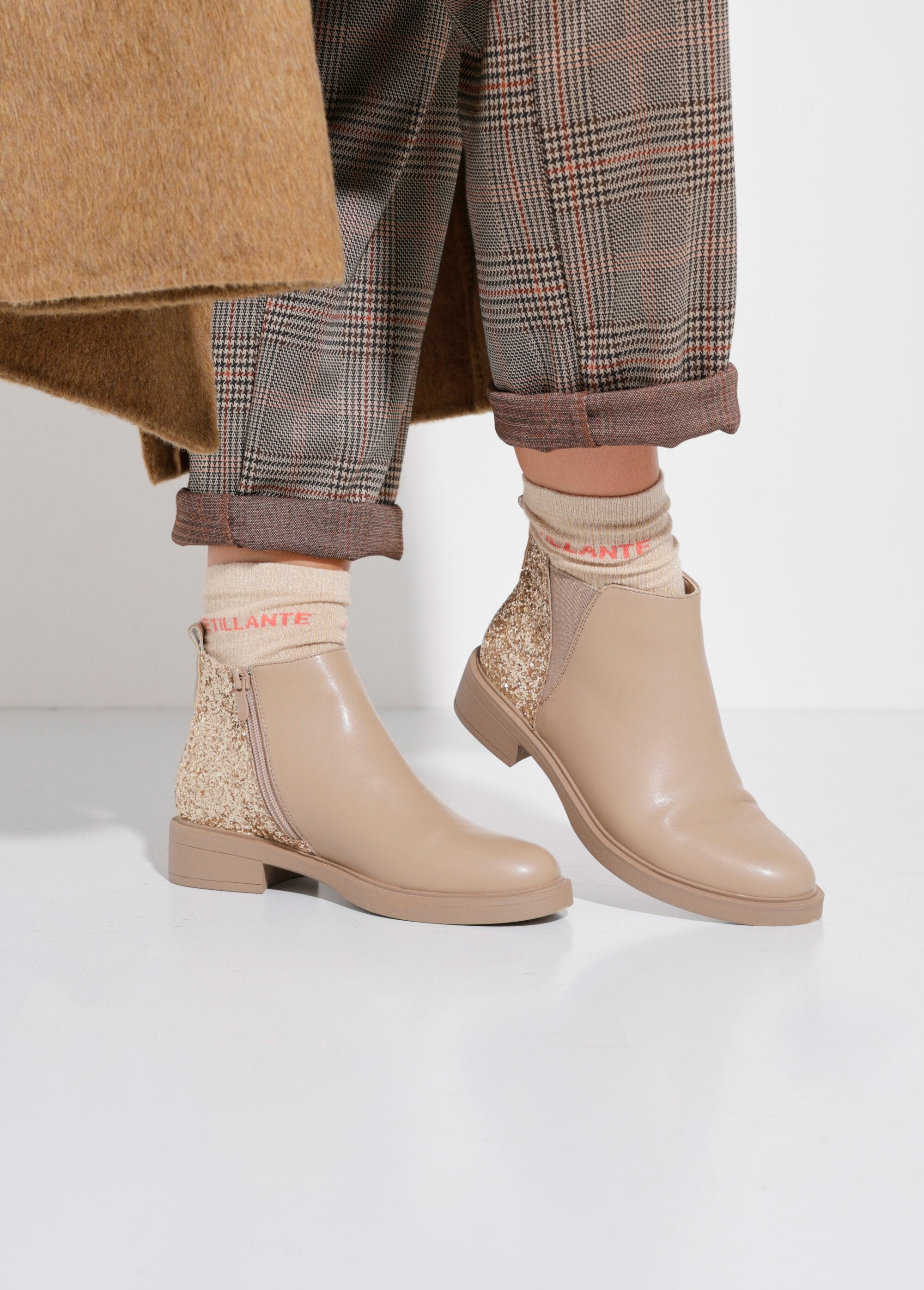 Boots_Chelsea,_détail_paillettes_talon_Beige_SF1_slim