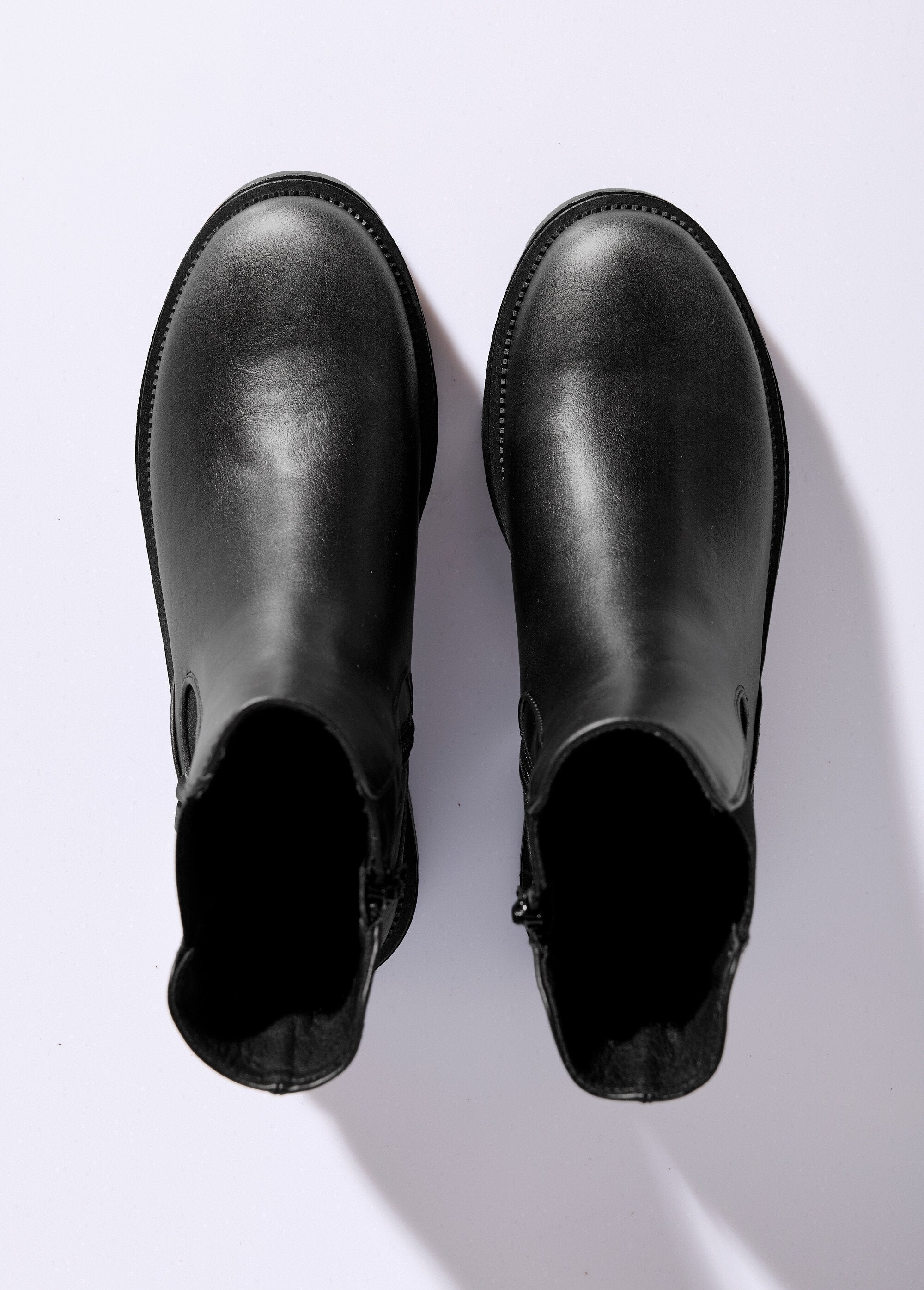 Botas_Chelsea_de_caña_alta_con_suela_dentada_Negro_OV1_slim