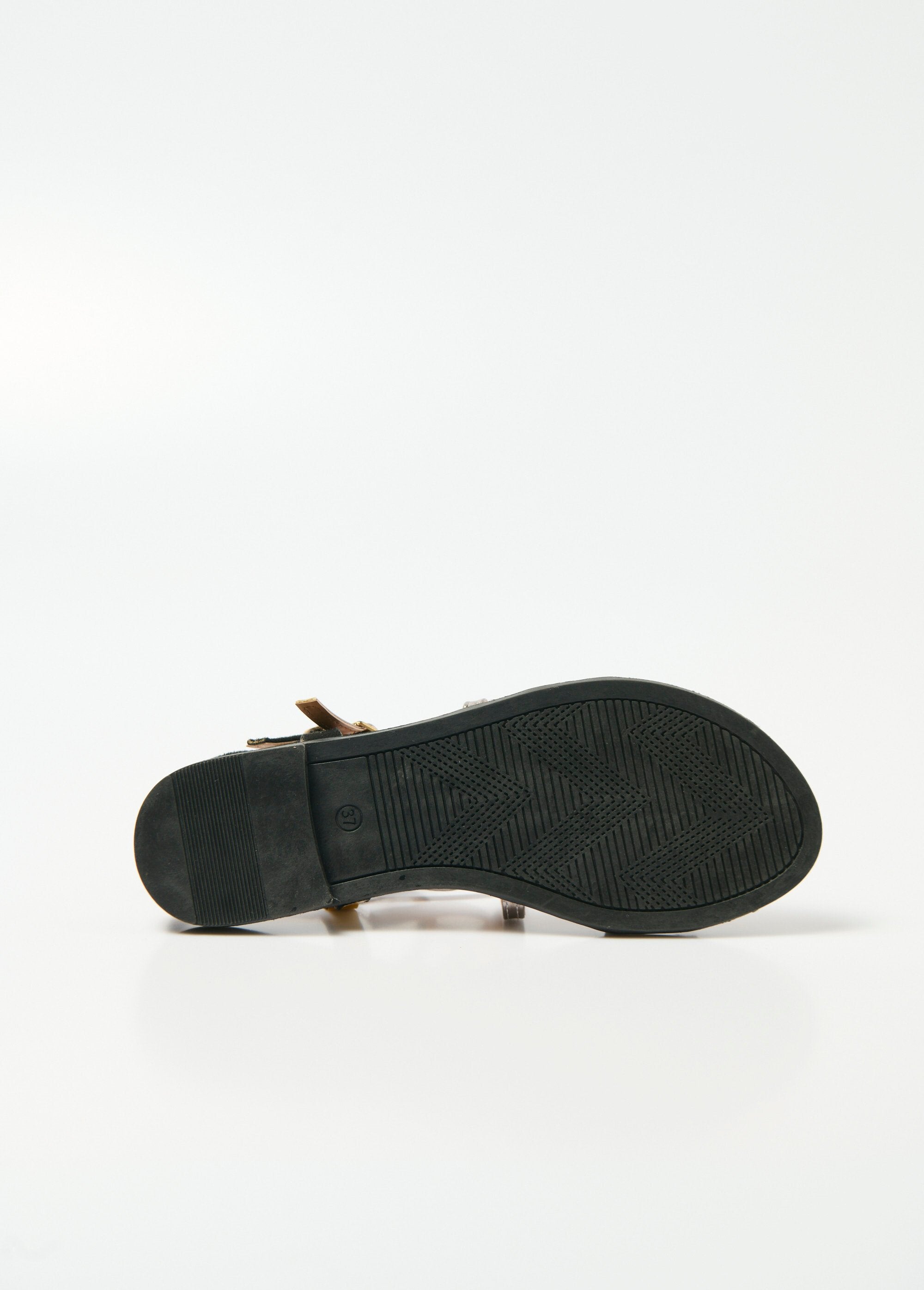 Sandalias_gladiadoras_de_dos_materiales_con_tiras_Negro_y_plata_UN1_slim