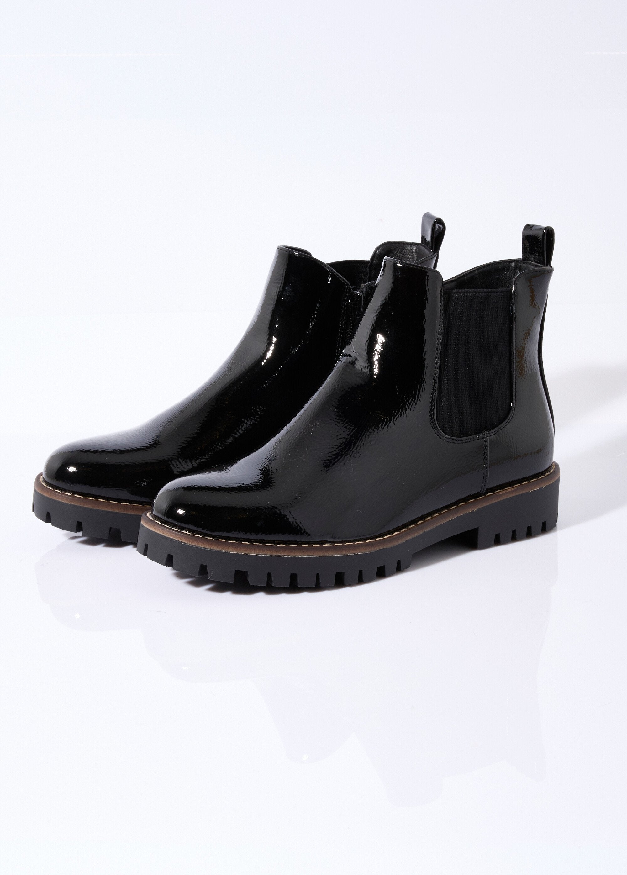 Botas_Chelsea_elegantes_con_suela_dentada_Negro_DE1_slim