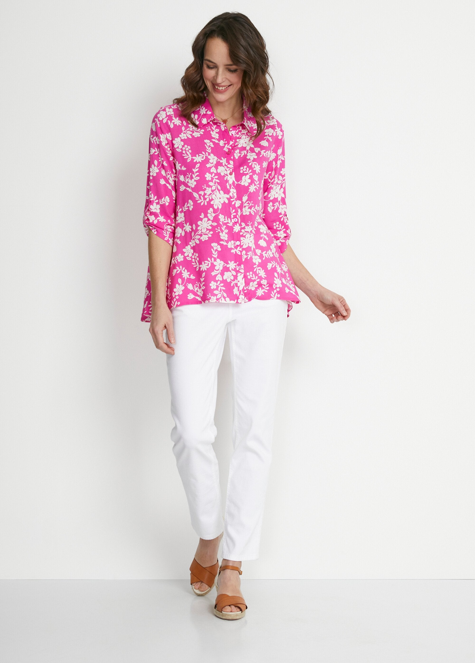 Blusa_estampada_manga_3/4_espalda_larga_fucsia_y_blanco_SF1_slim