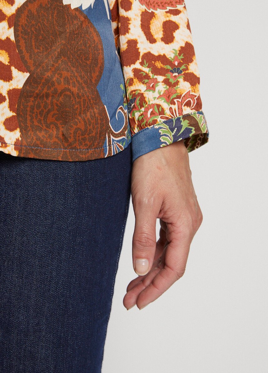 Blusa_de_manga_larga_lisa_o_estampada_Estampado_multicolor_DE2_slim