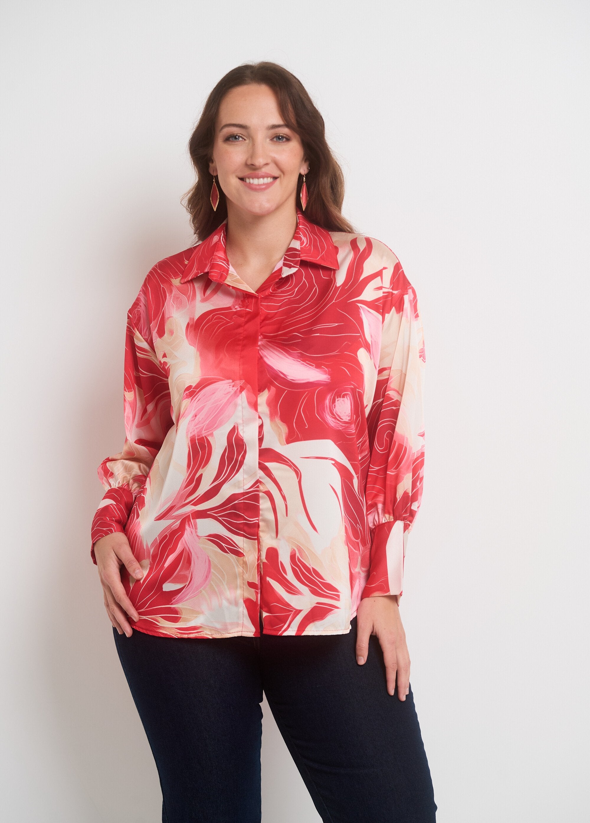 Blusa_de_satén_floral_de_manga_larga_rojo_y_rosa_FA1_curvy