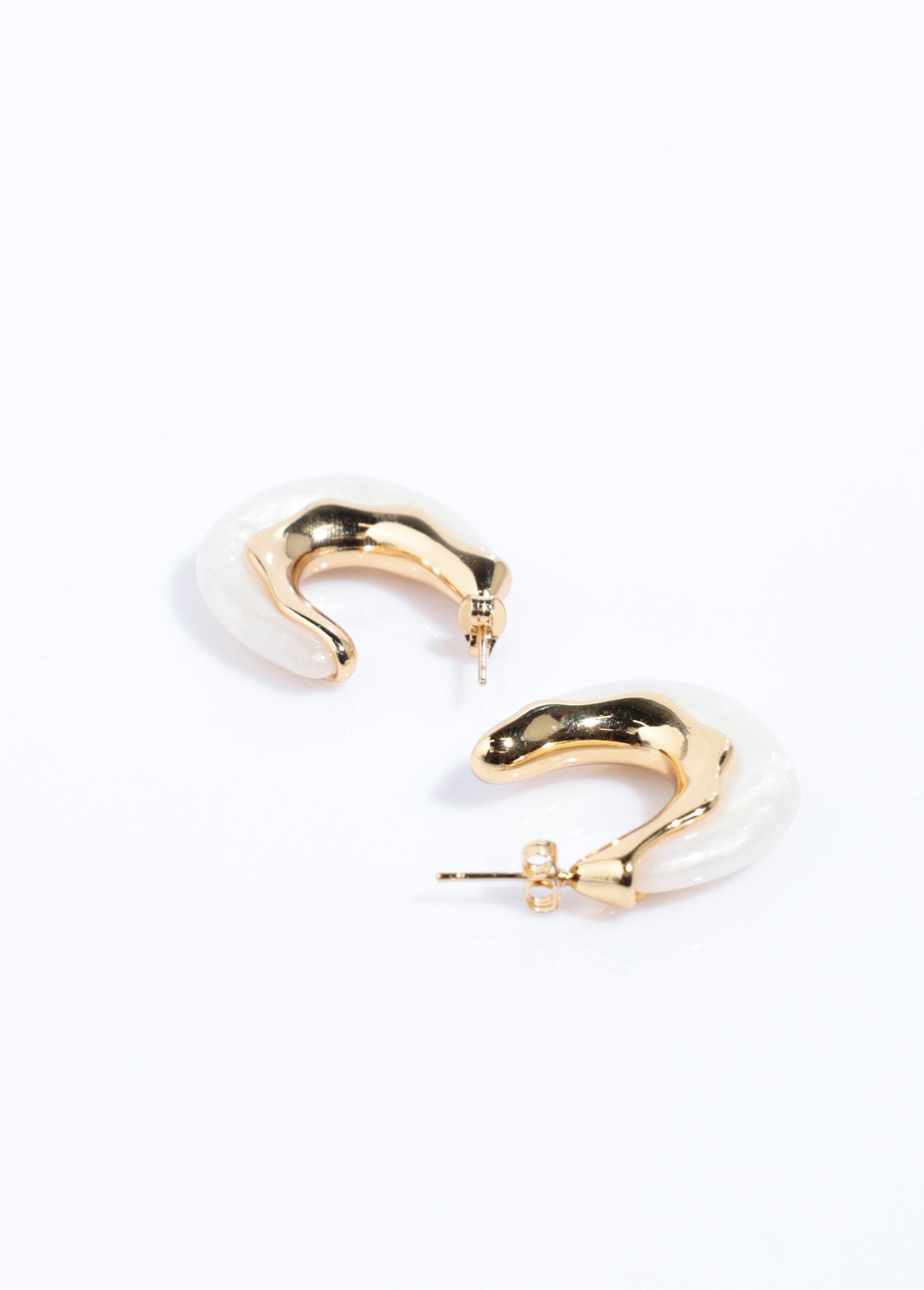 Pendientes_de_aro_de_acero_inoxidable_con_aspecto_elegante._Blanco,_Blanca_FA1_slim