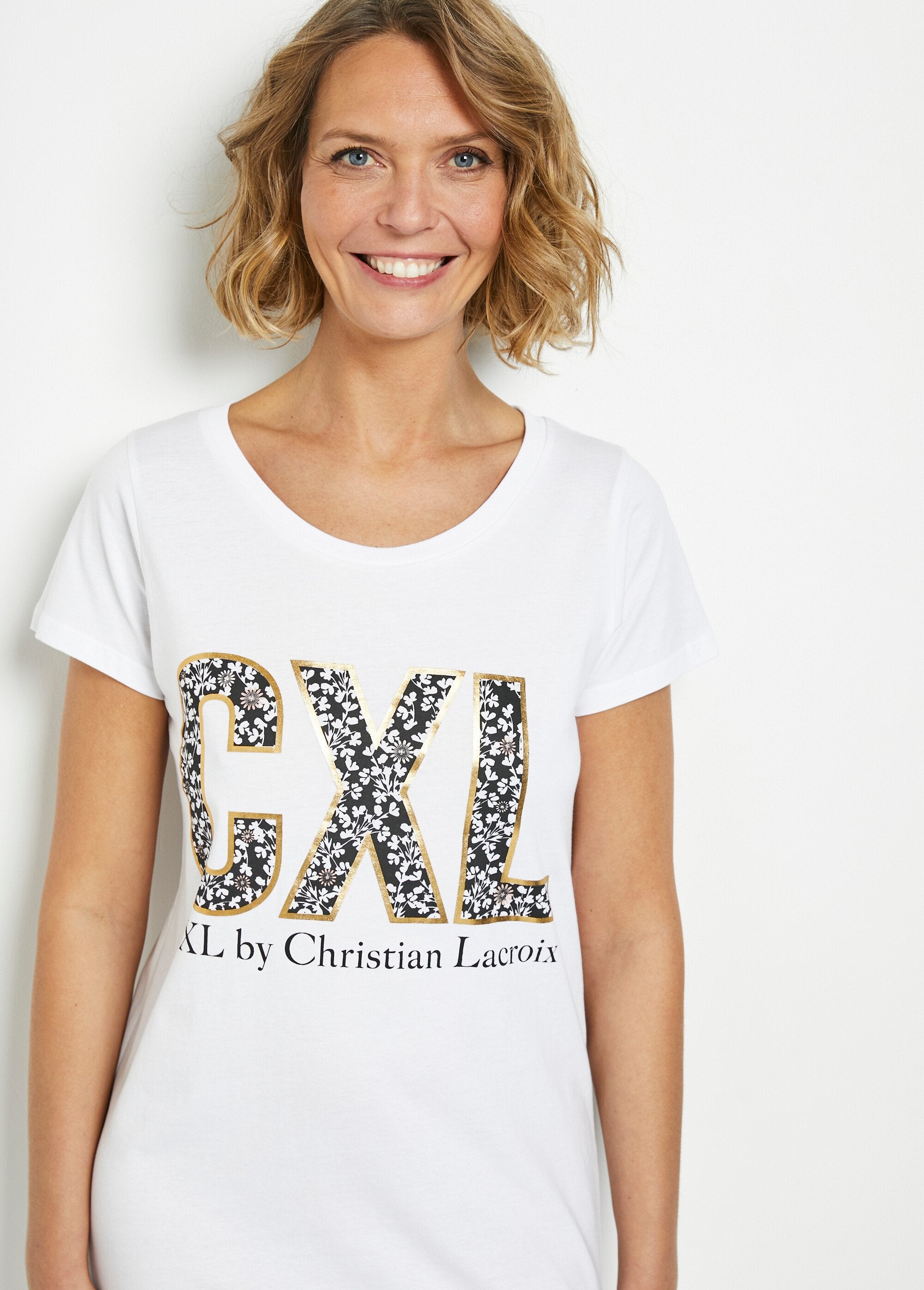 Camisón_tipo_camiseta_con_logo_maxi_Blanco,_Blanca_DE1_slim