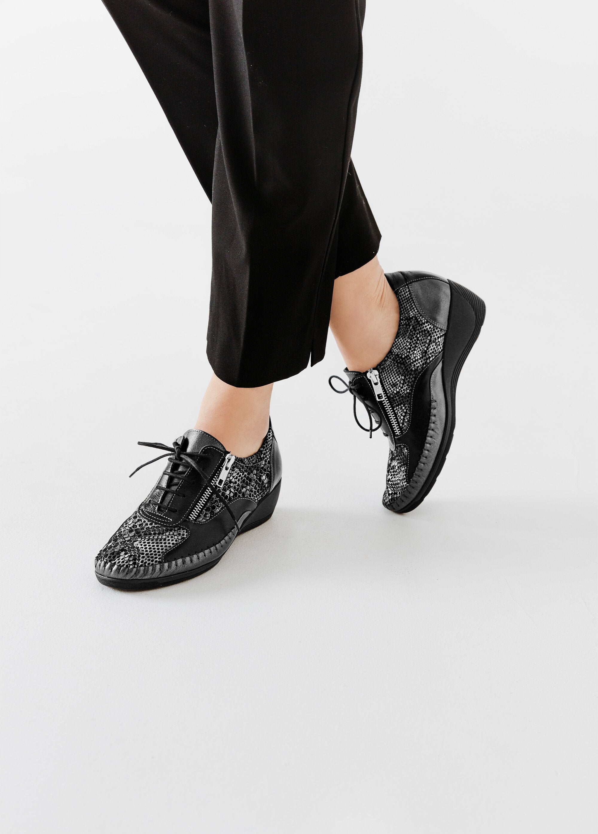 Derbys_de_piel_con_cremallera_y_efecto_cordones_Negro_SF1_slim