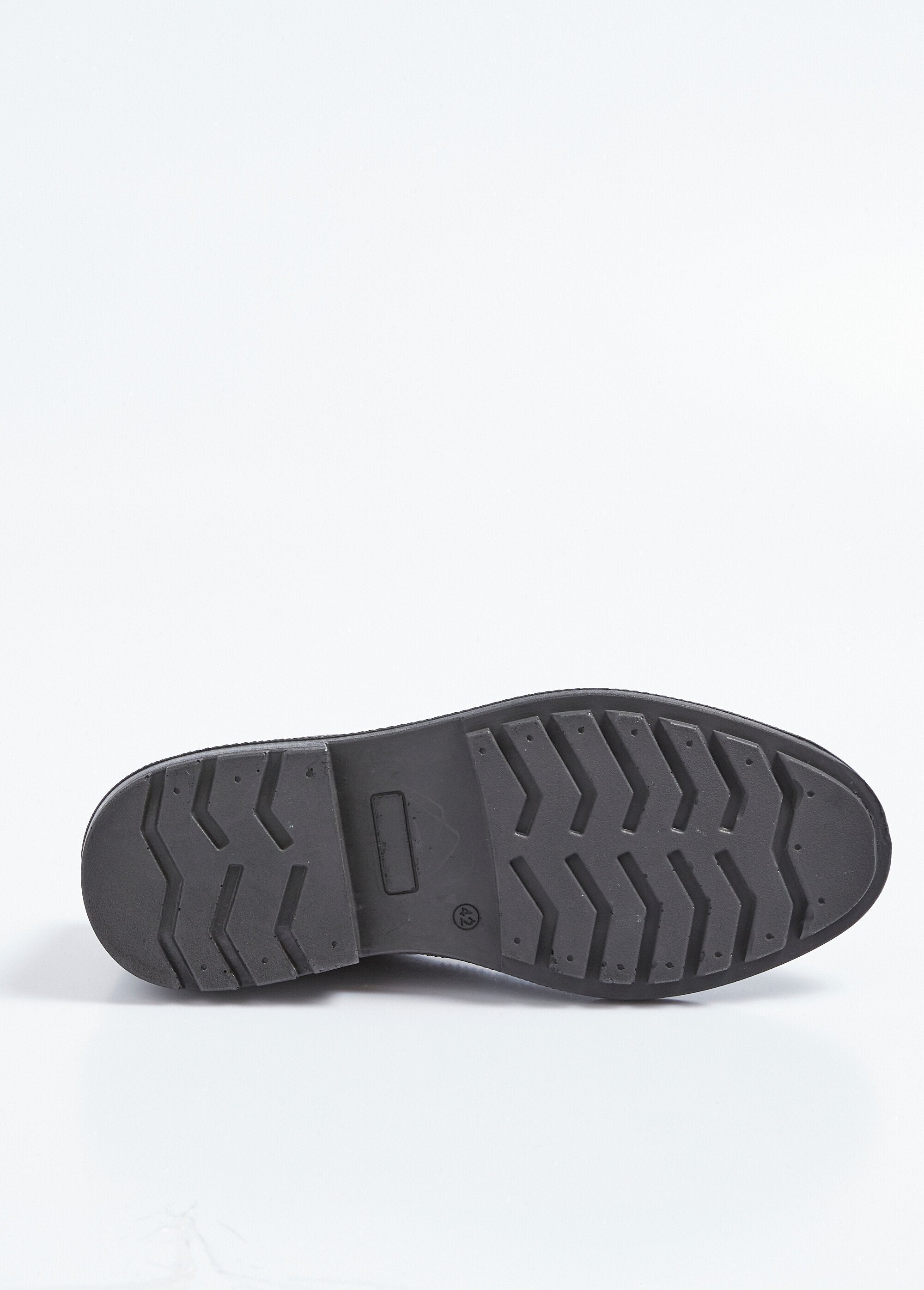 Derby_de_piel_con_perforaciones_y_puntera_floreada_Gris_UN1_slim