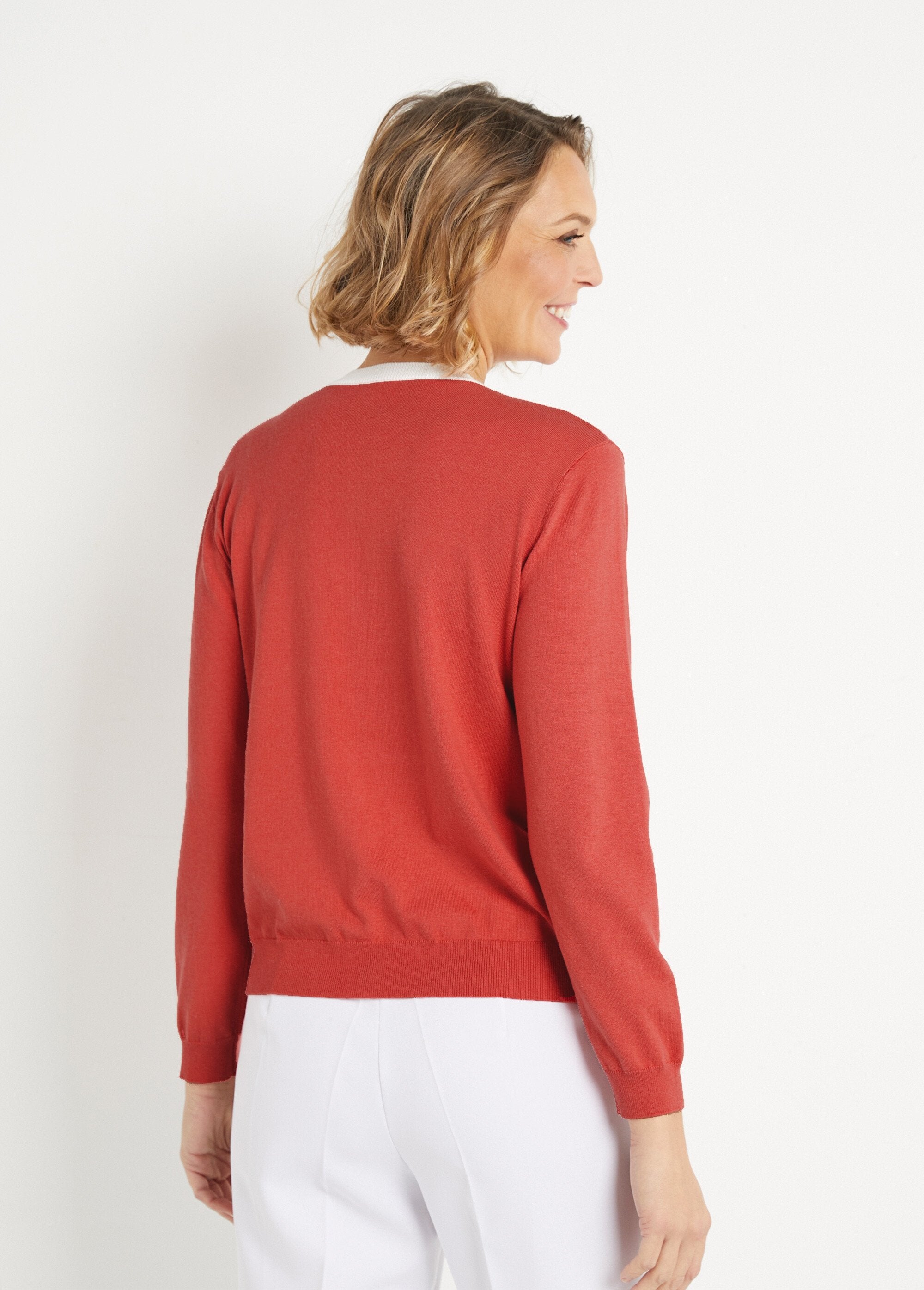 Cárdigan_suave_con_cuello_redondo_y_botones_Amapola_DO1_slim