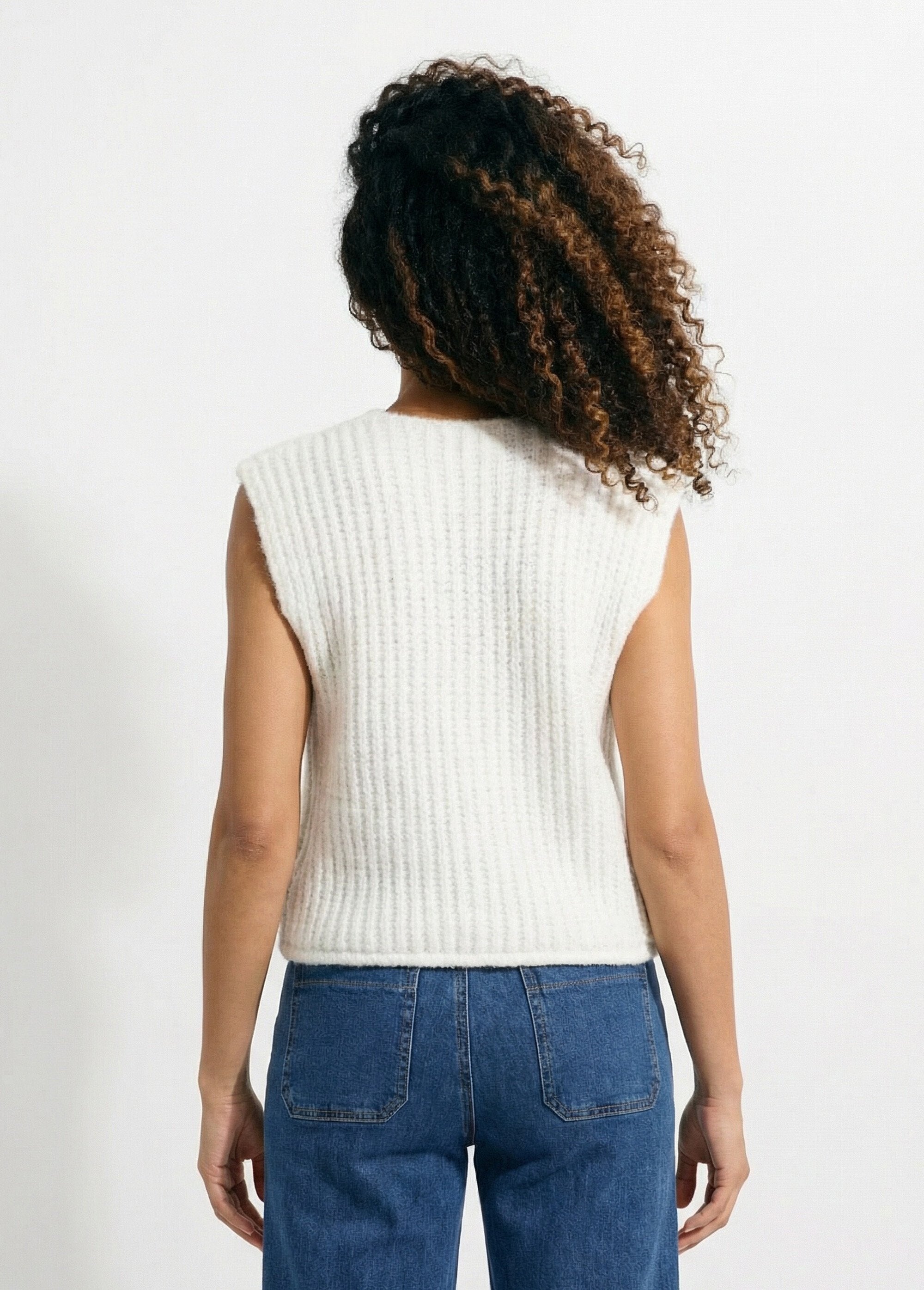 Chaleco_sin_mangas_con_botones_joya_Blanco_DO1_slim