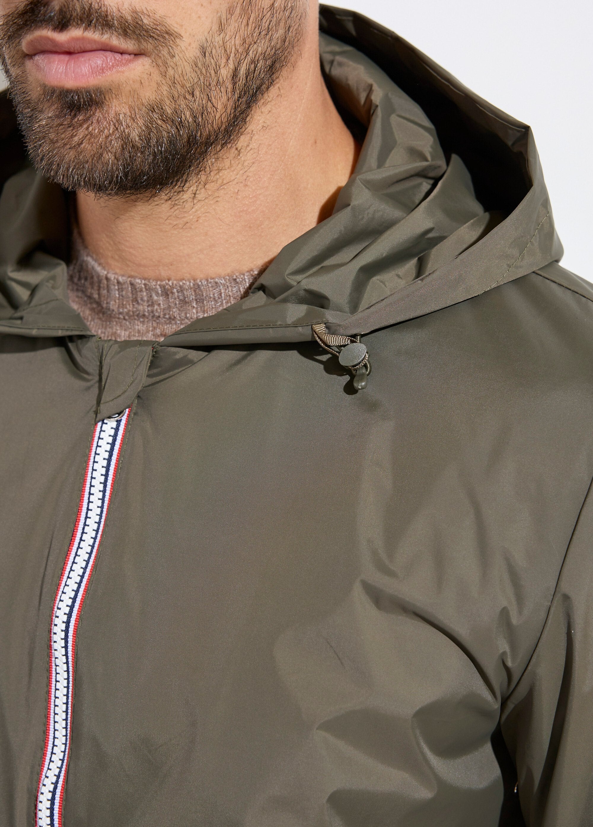 Parka_corta_impermeable_de_moda_Caqui_DE1_slim