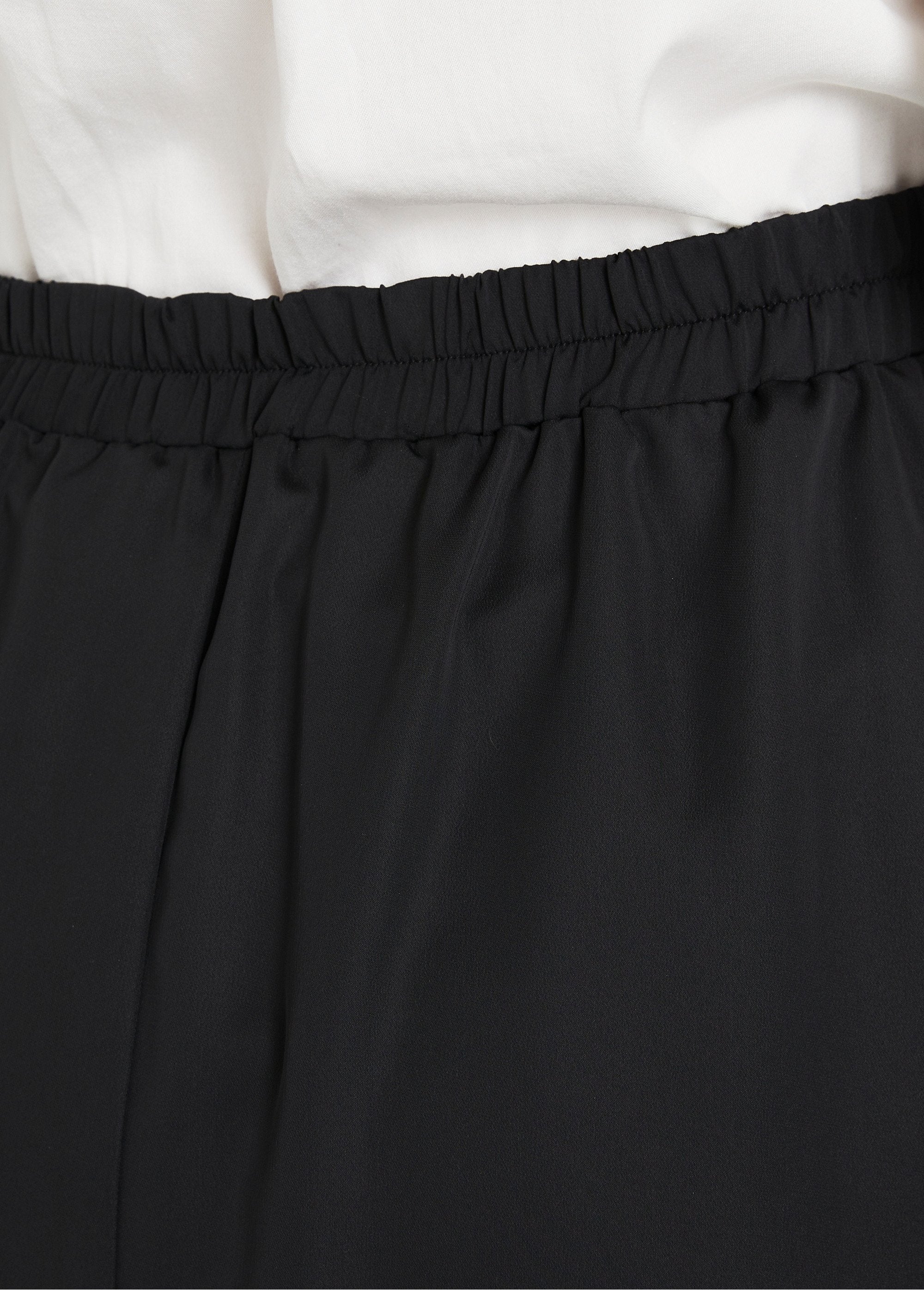 Falda_acampanada_lisa_de_largo_medio_con_encaje_Negro_DE2_slim