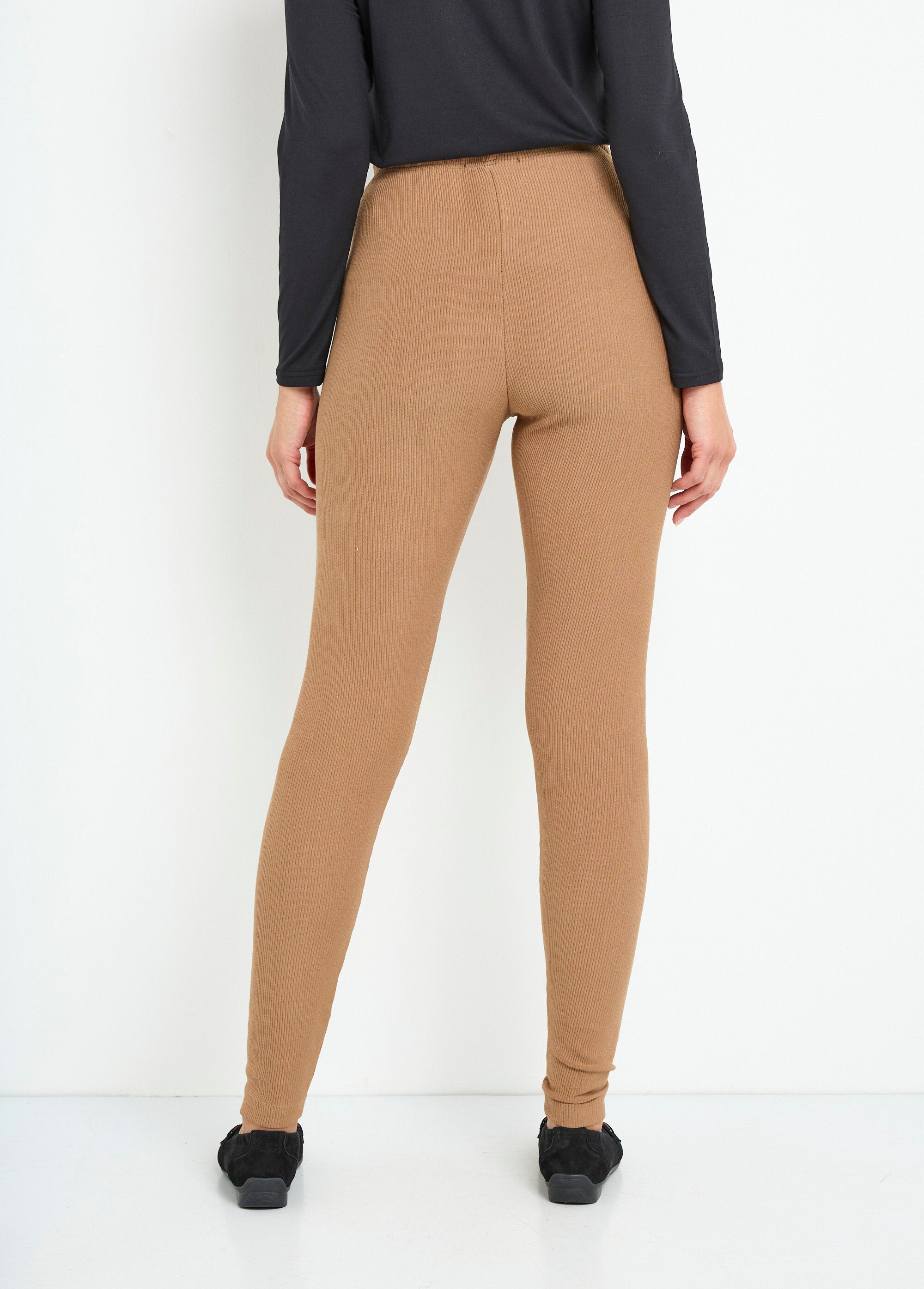 Leggings_acanalados_con_cintura_elástica_camello_DO1_slim
