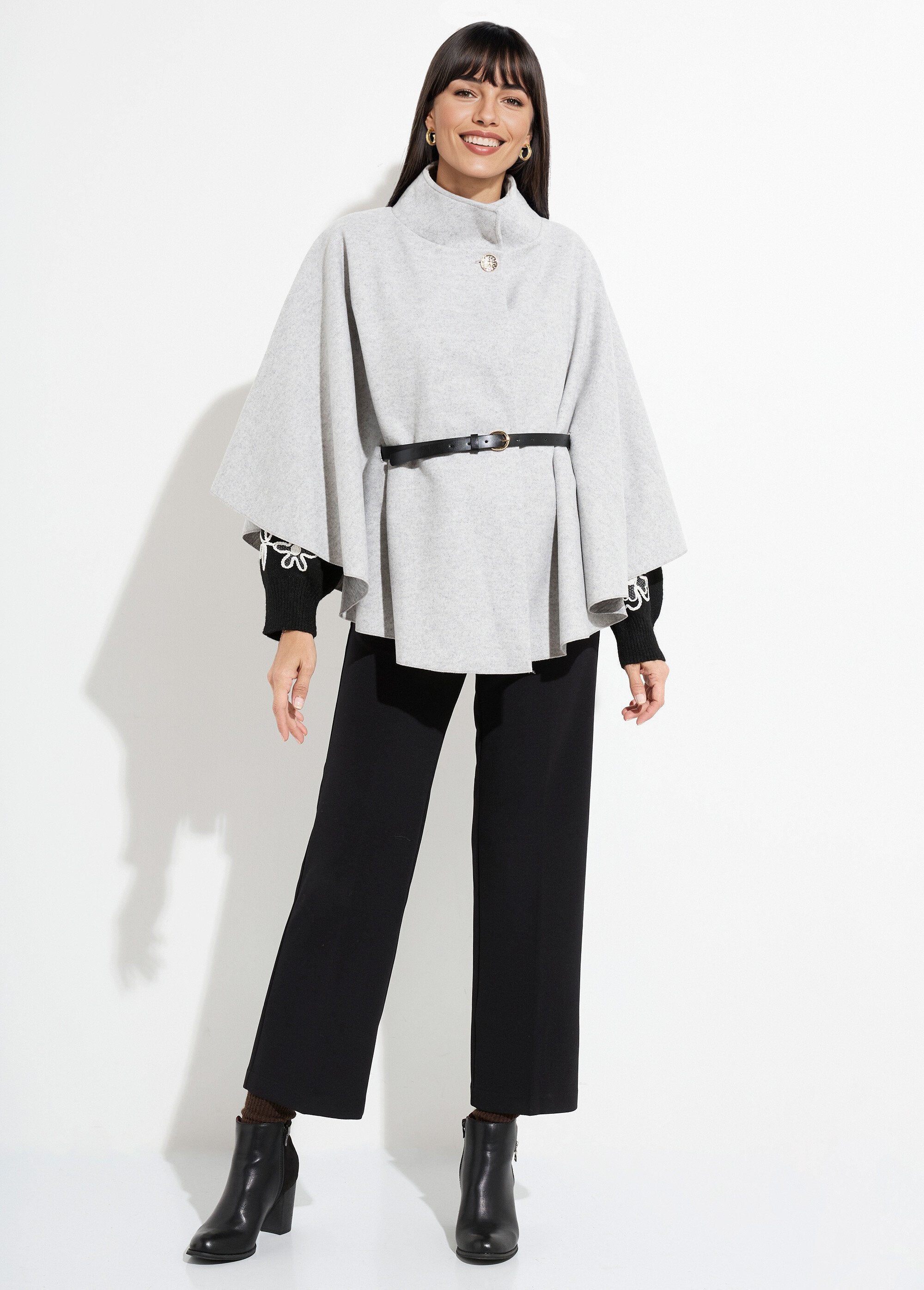 Abrigo_tipo_capa_con_cinturón_y_cuello_alto_Gris_claro_SF1_slim