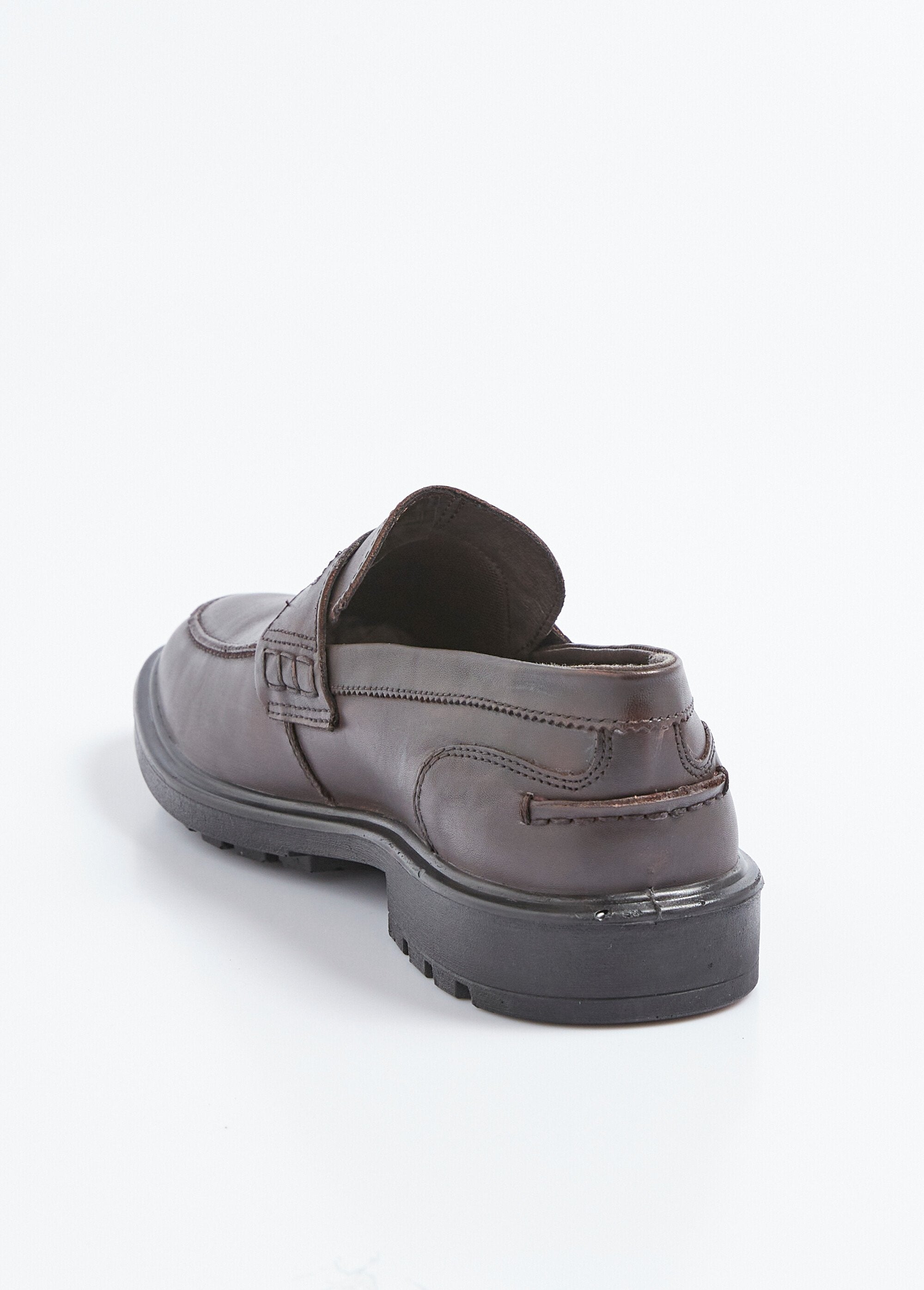 Mocasines_de_piel_con_suela_antideslizante_Castaño_DO1_slim