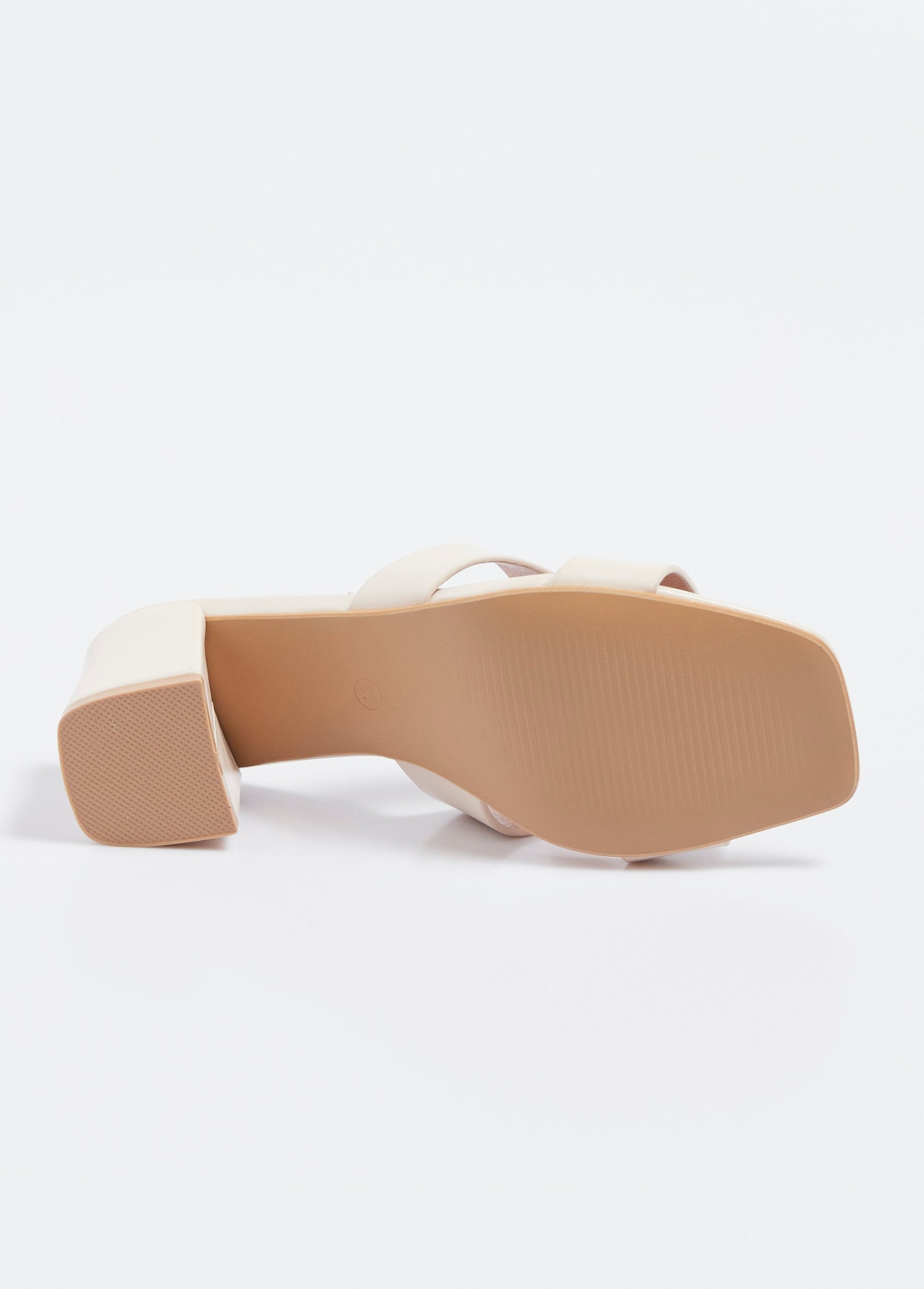 Mules_elegantes_de_punta_cuadrada_y_tacón_grueso_Beige_UN1_slim
