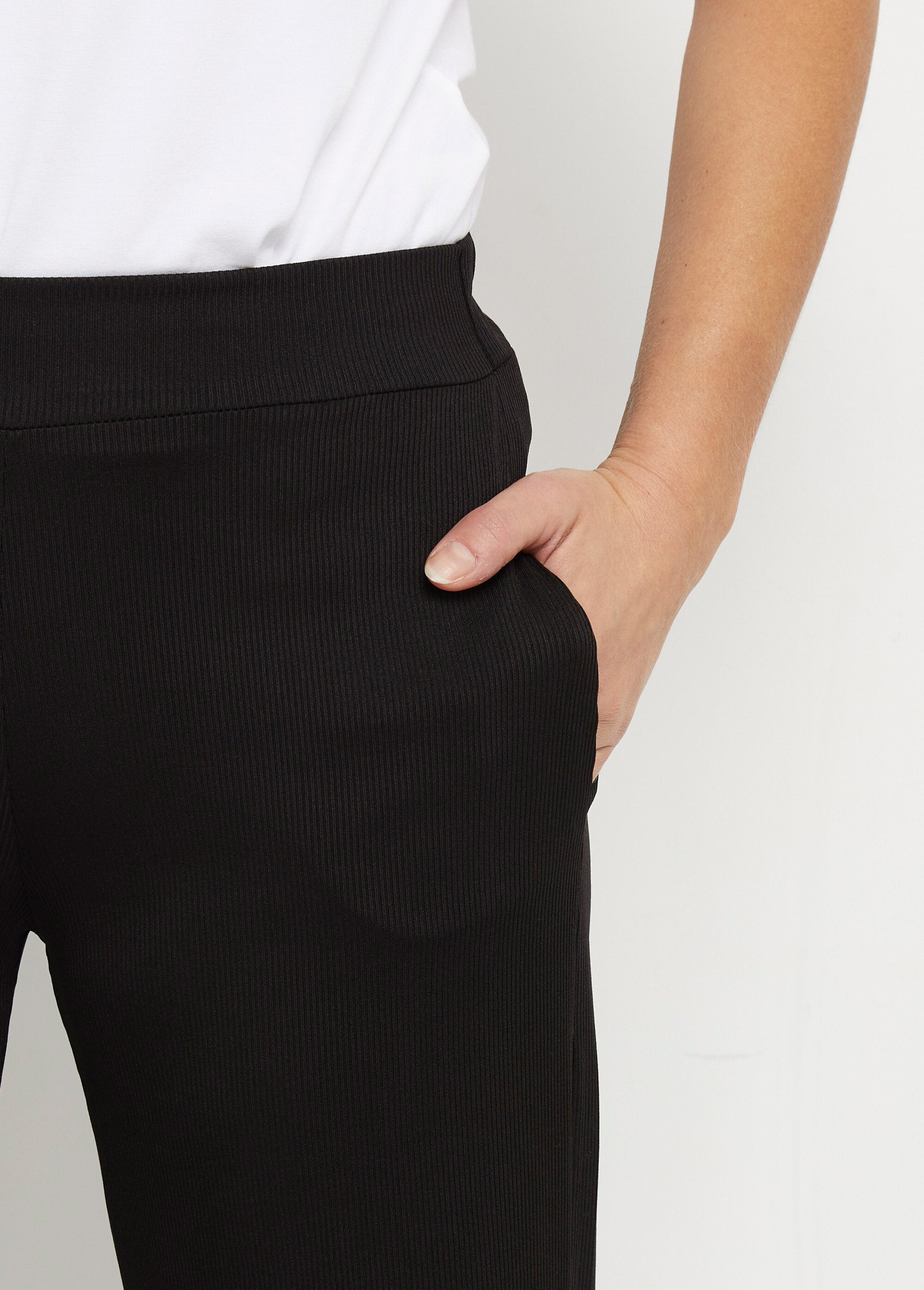 Pantalones_anchos_de_punto_acanalado_esenciales_Negro_DE1_slim
