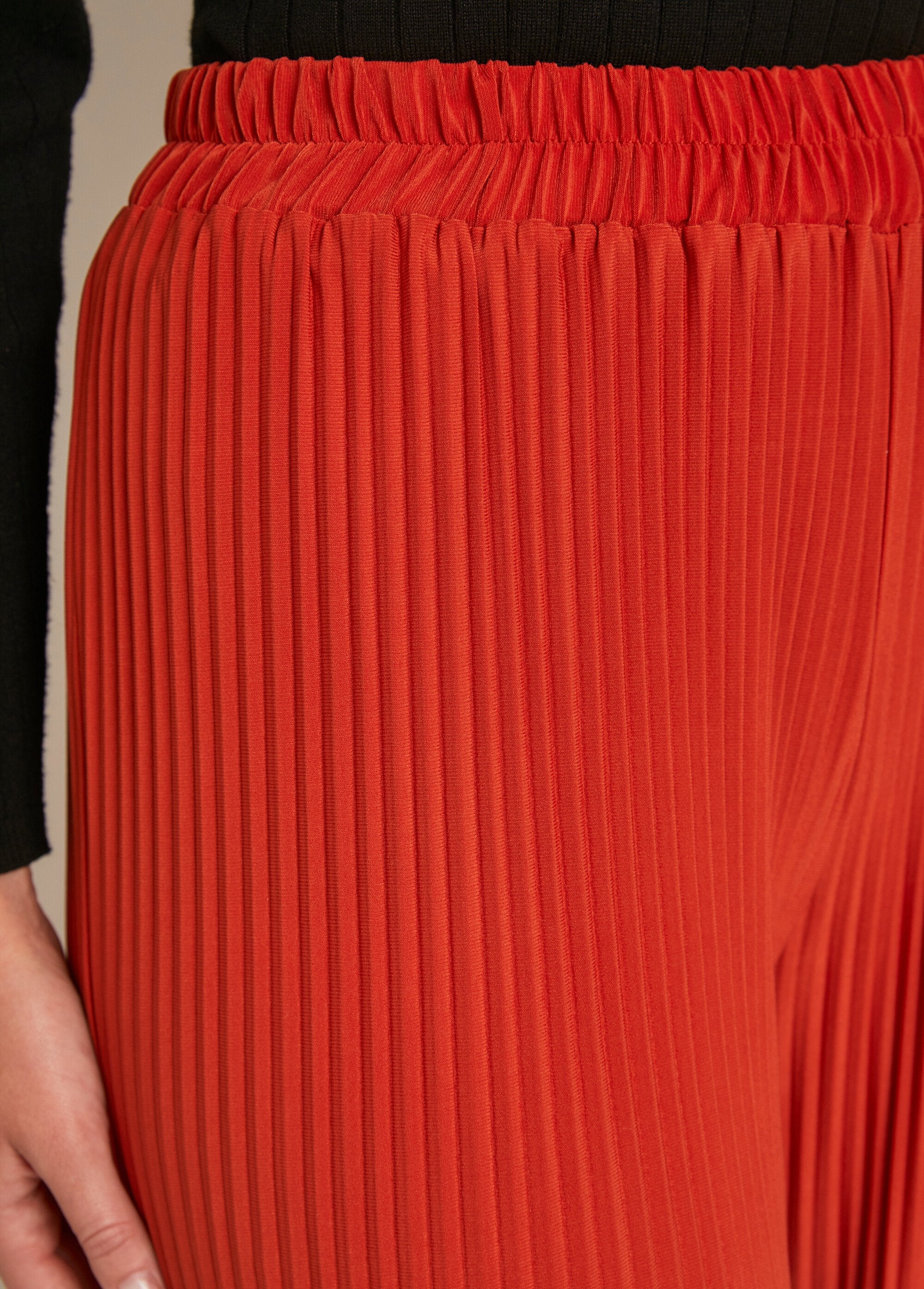 Pantalón_de_pierna_ancha_con_cintura_elástica_de_malla_plisada_naranja_DE1_slim