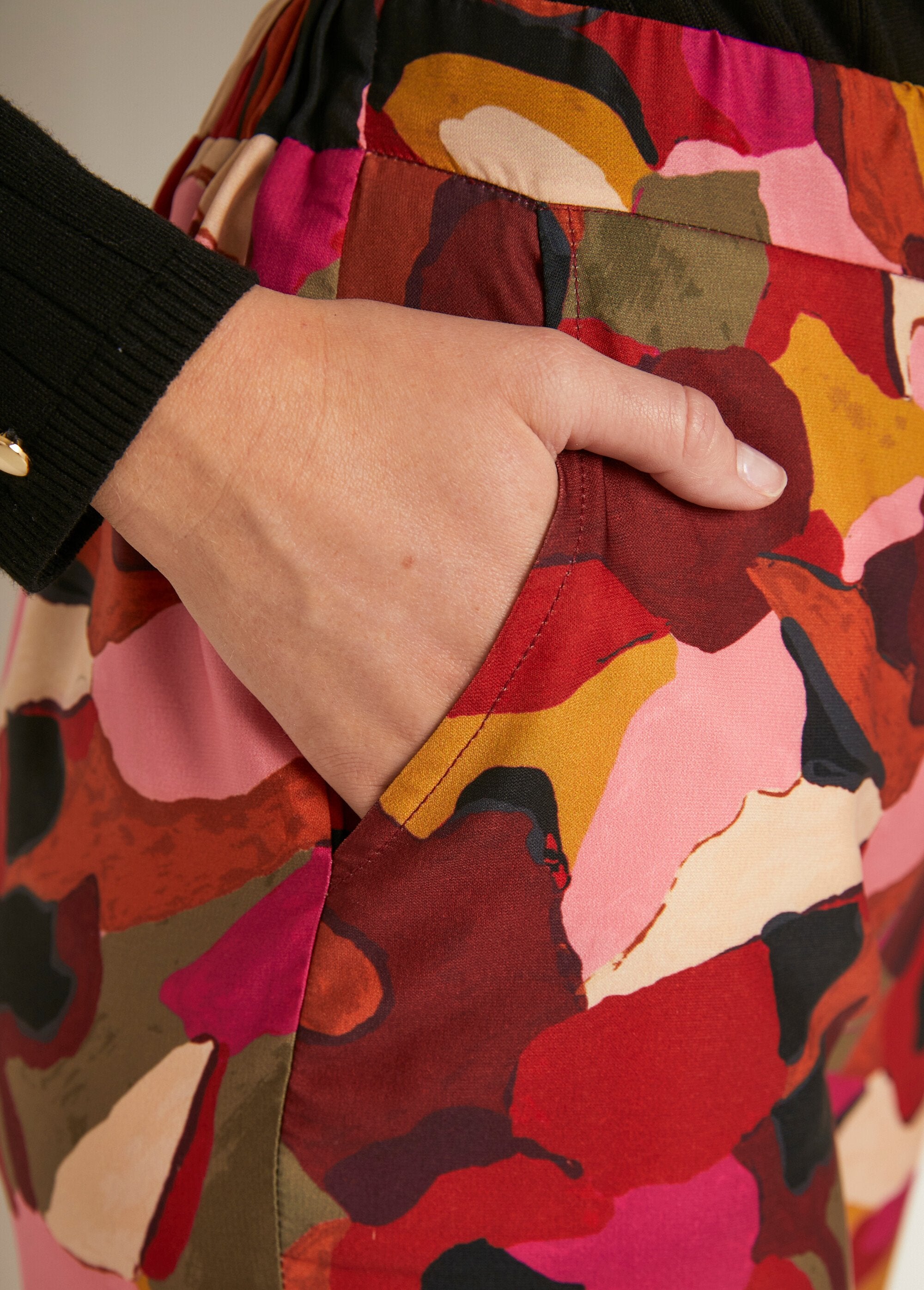 Pantalón_ancho_estampado_con_cintura_semielástica_rosa_y_marrón_DE1_slim