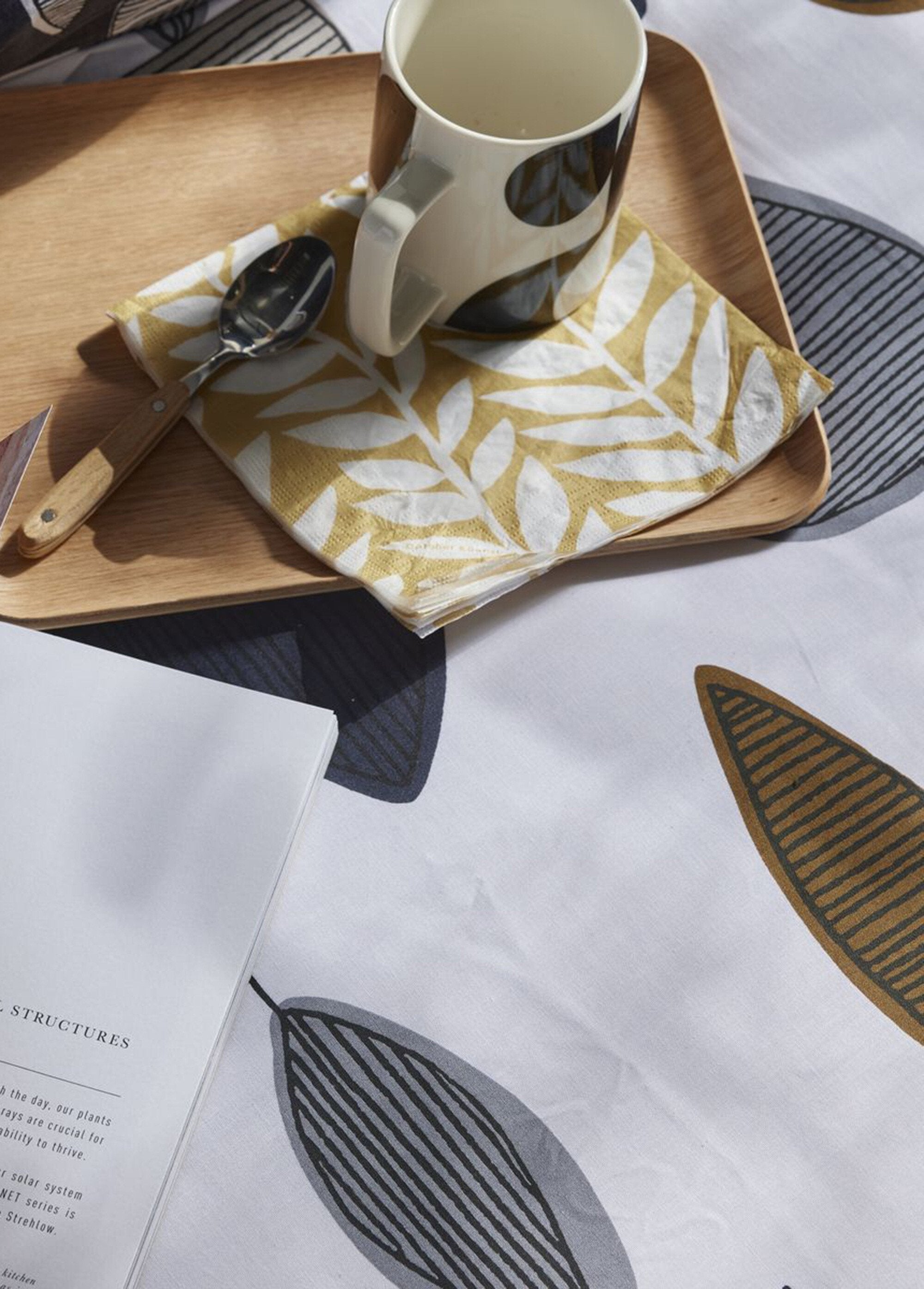 Juego_de_cama_de_algodón_puro,_240_x_220_cm,_estampado_de_árboles_Blanco_y_azul_marino_DE2_slim