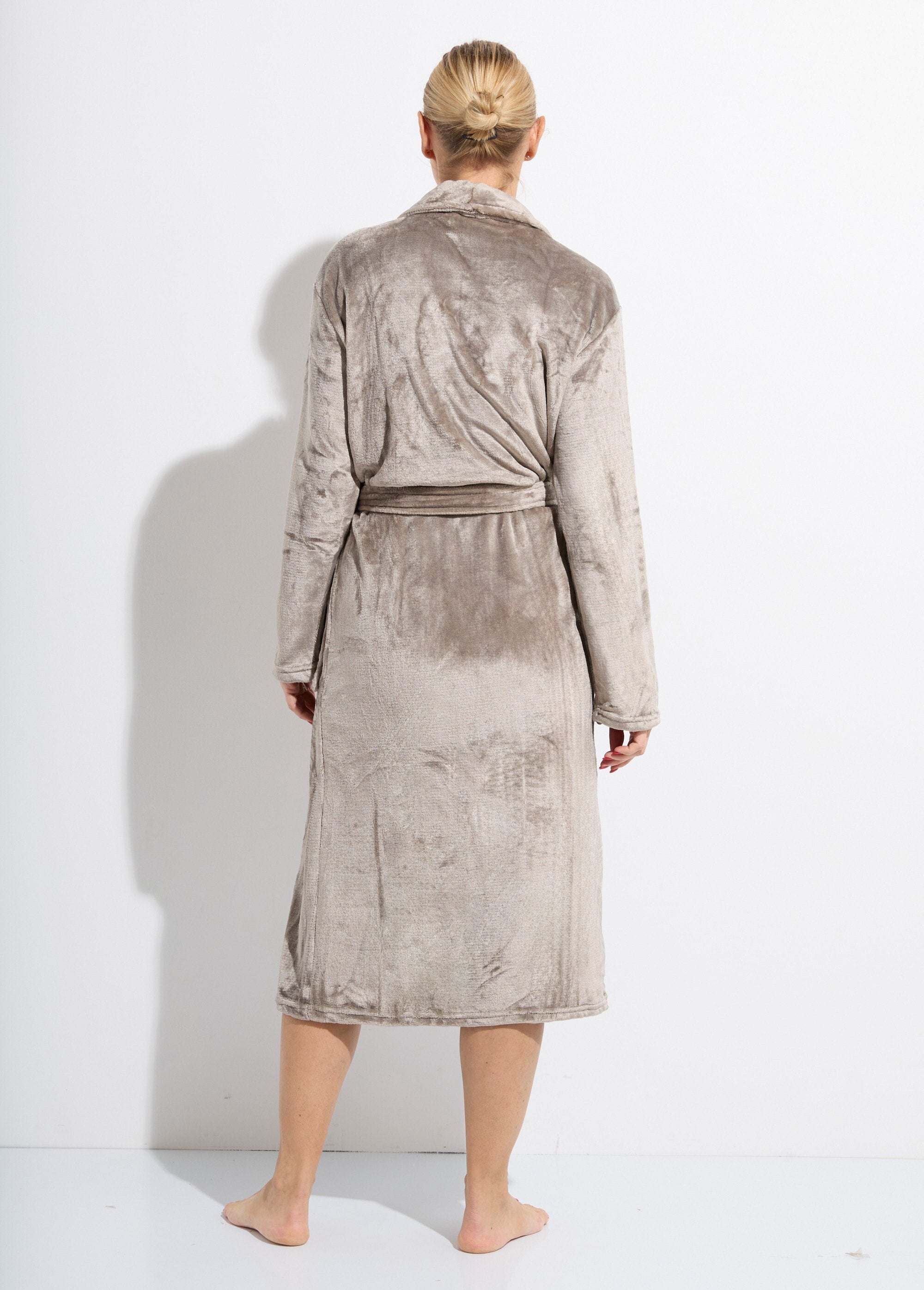 Albornoz_largo_de_polar_con_cuello_chal_Lunar_DO1_slim