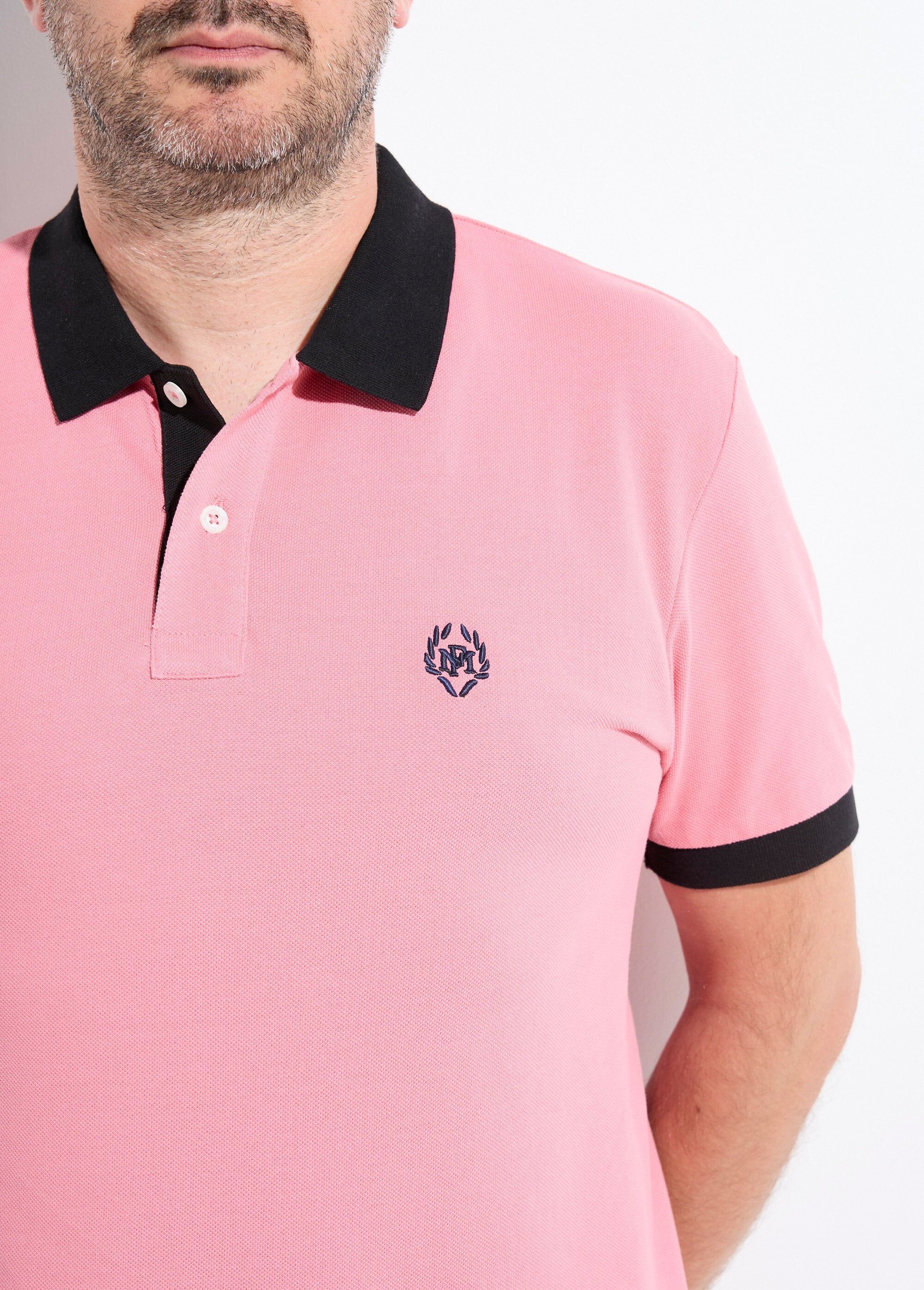Polo_de_hombre_con_cuello_y_mangas_en_contraste._rosa_claro_DE1_slim