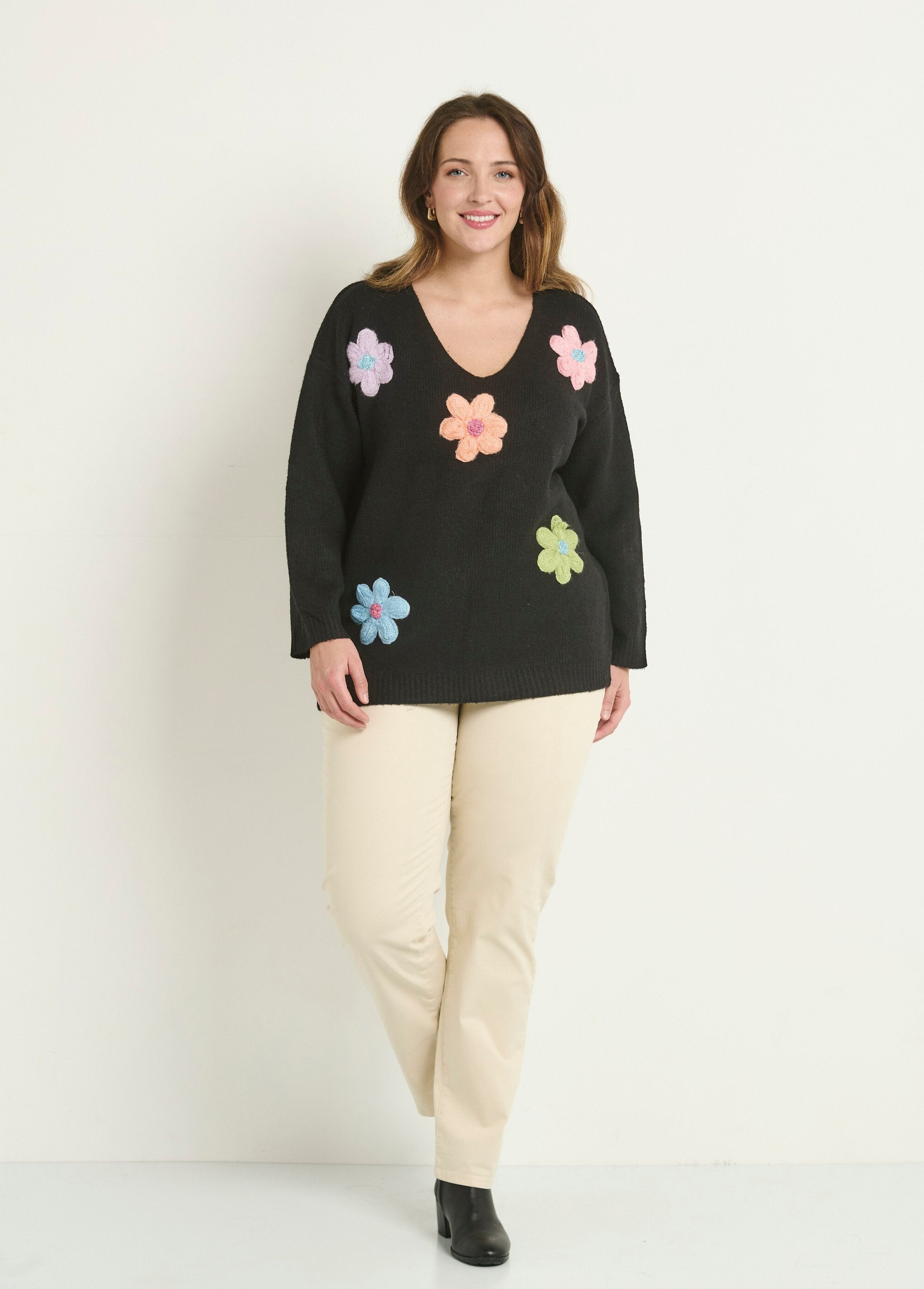 Cálido_jersey_de_punto_floral_Negro_SF1_curvy