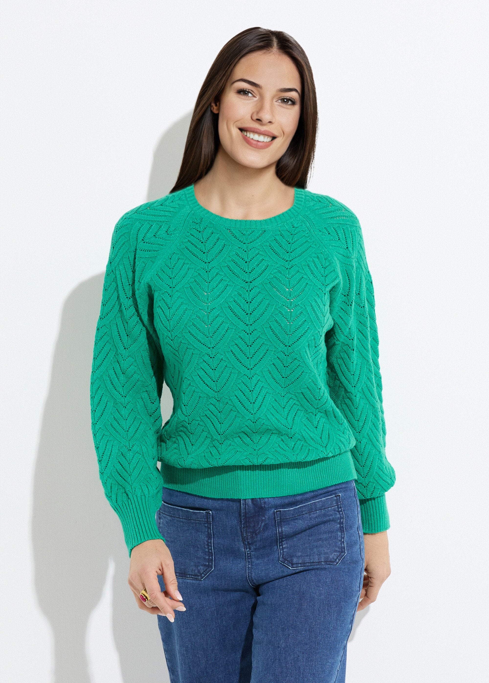 Suéter_corto_suave_de_cuello_redondo_con_patrón_calado_Verde_FA1_slim