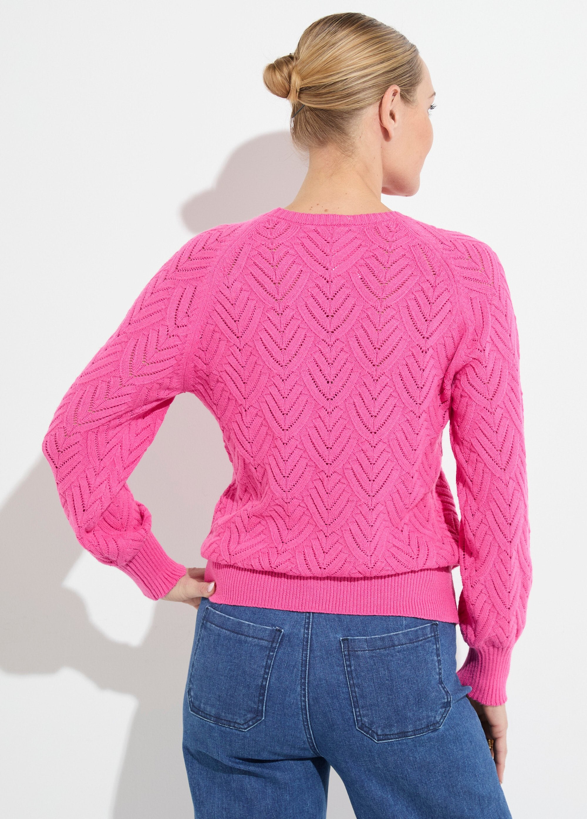 Suéter_corto_suave_de_cuello_redondo_con_patrón_calado_Rosa_DO1_slim