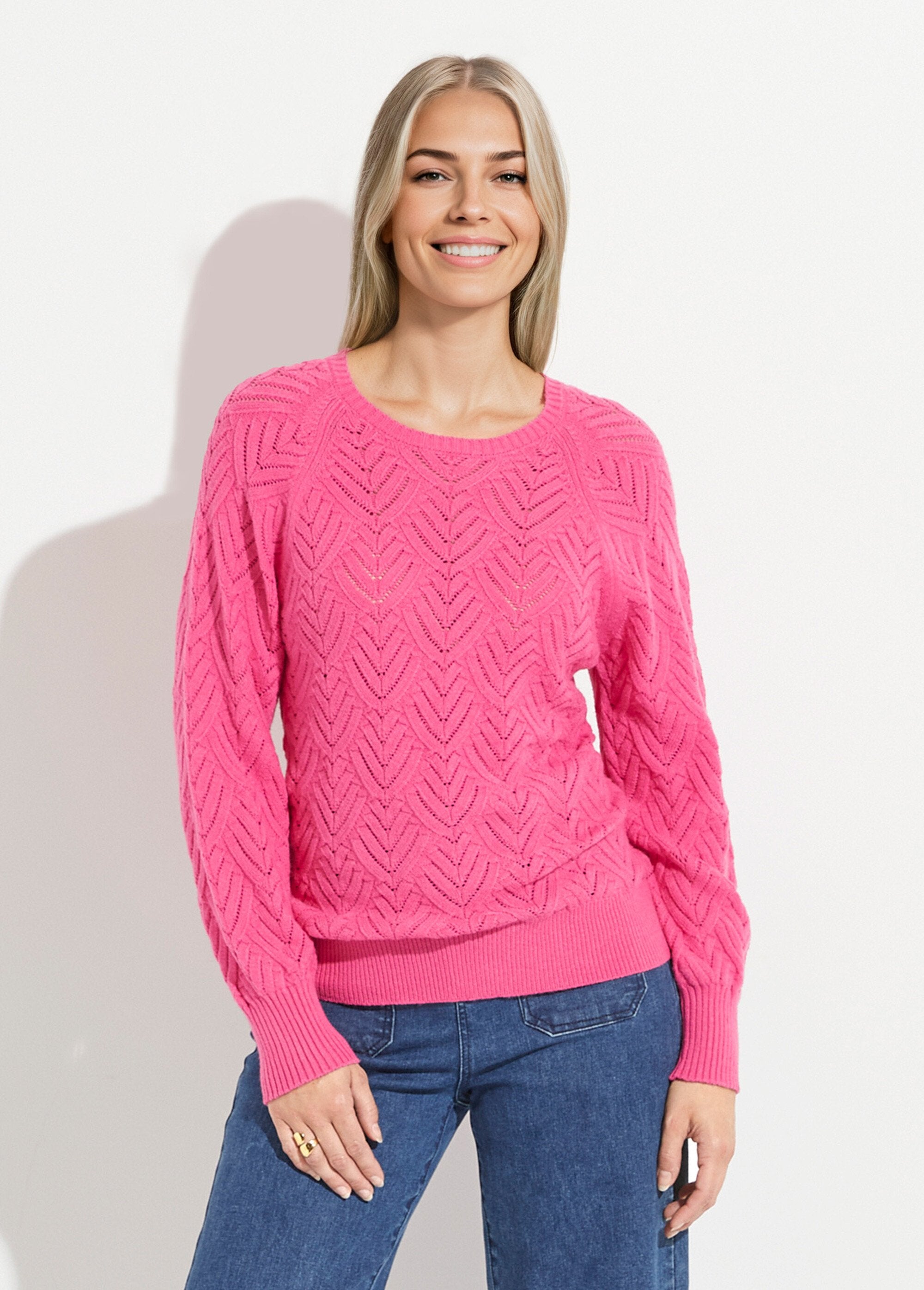 Suéter_corto_suave_de_cuello_redondo_con_patrón_calado_Rosa_FA1_slim