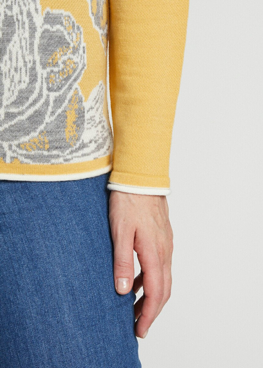 Jersey_de_cuello_redondo_en_jacquard_floral_con_lana_miel_y_gris_DE2_slim