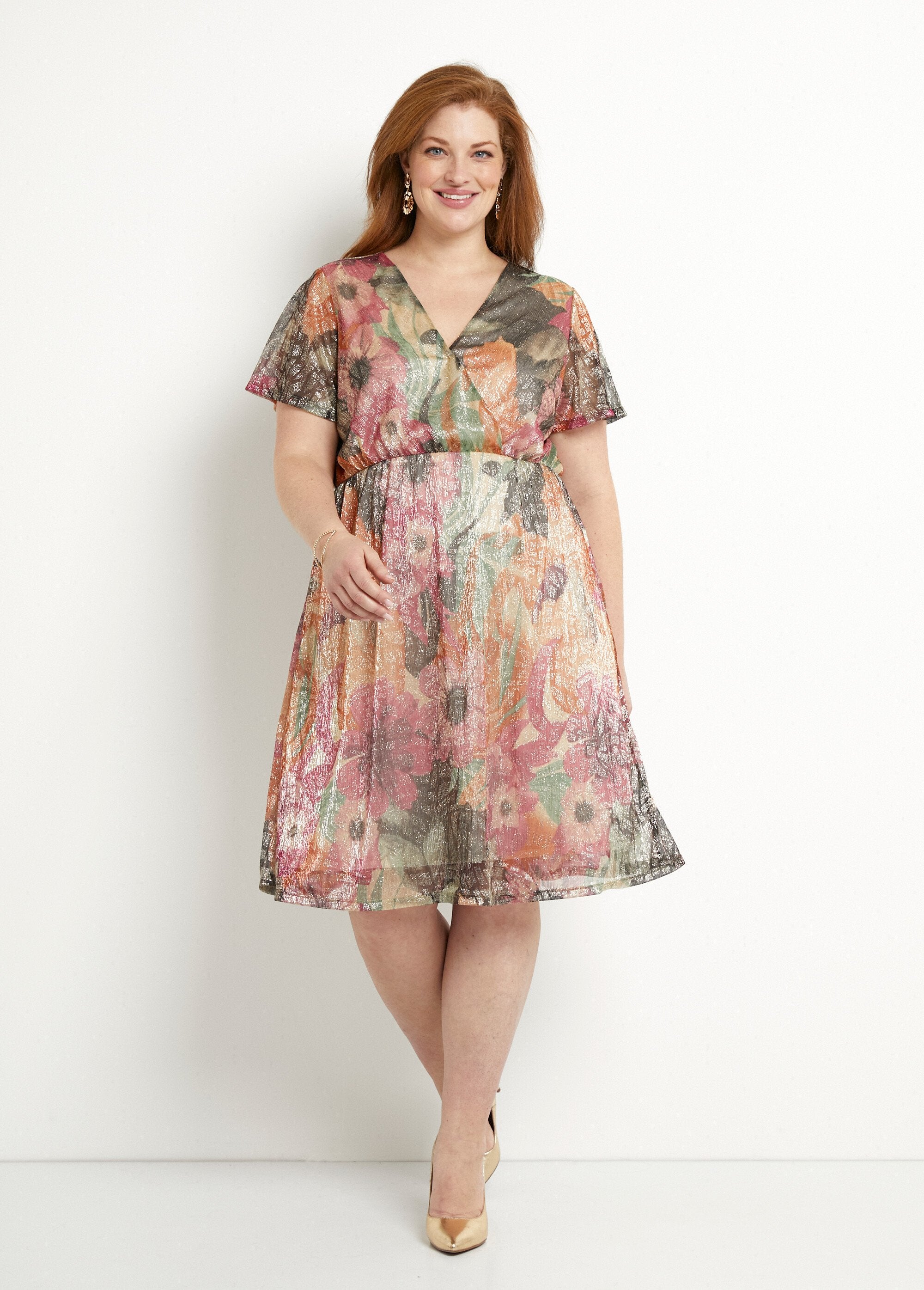 Vestido_corto_cruzado_con_estampado_floral_brillante_Multicolor_FA1_curvy