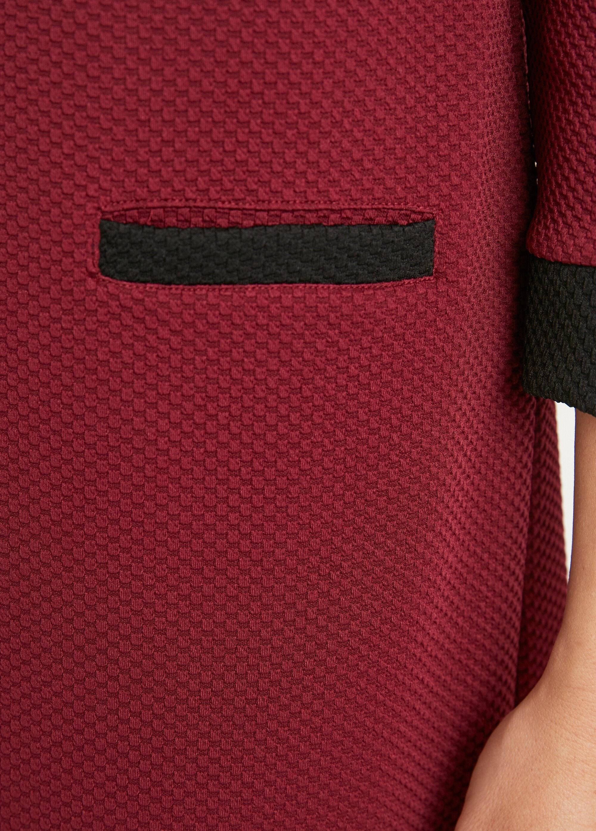 Vestido_corto_recto_bicolor,_mangas_3/4_burdeos_y_negro_DE4_slim