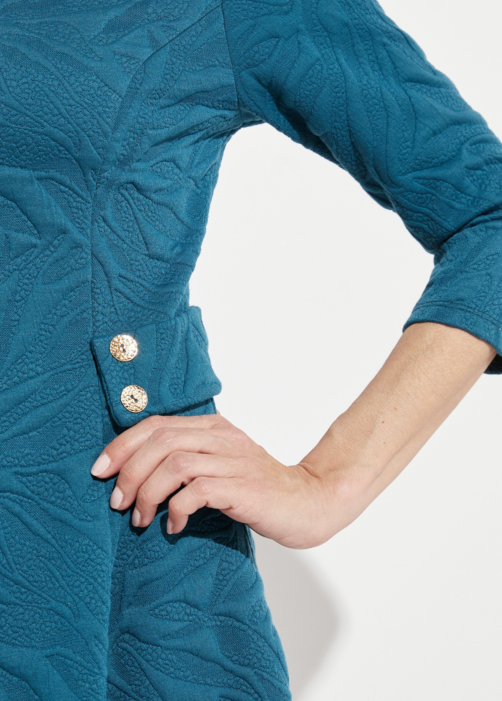 Vestido_corto,_curvo_y_con_relieve_en_jacquard._pato_azul_DE3_slim