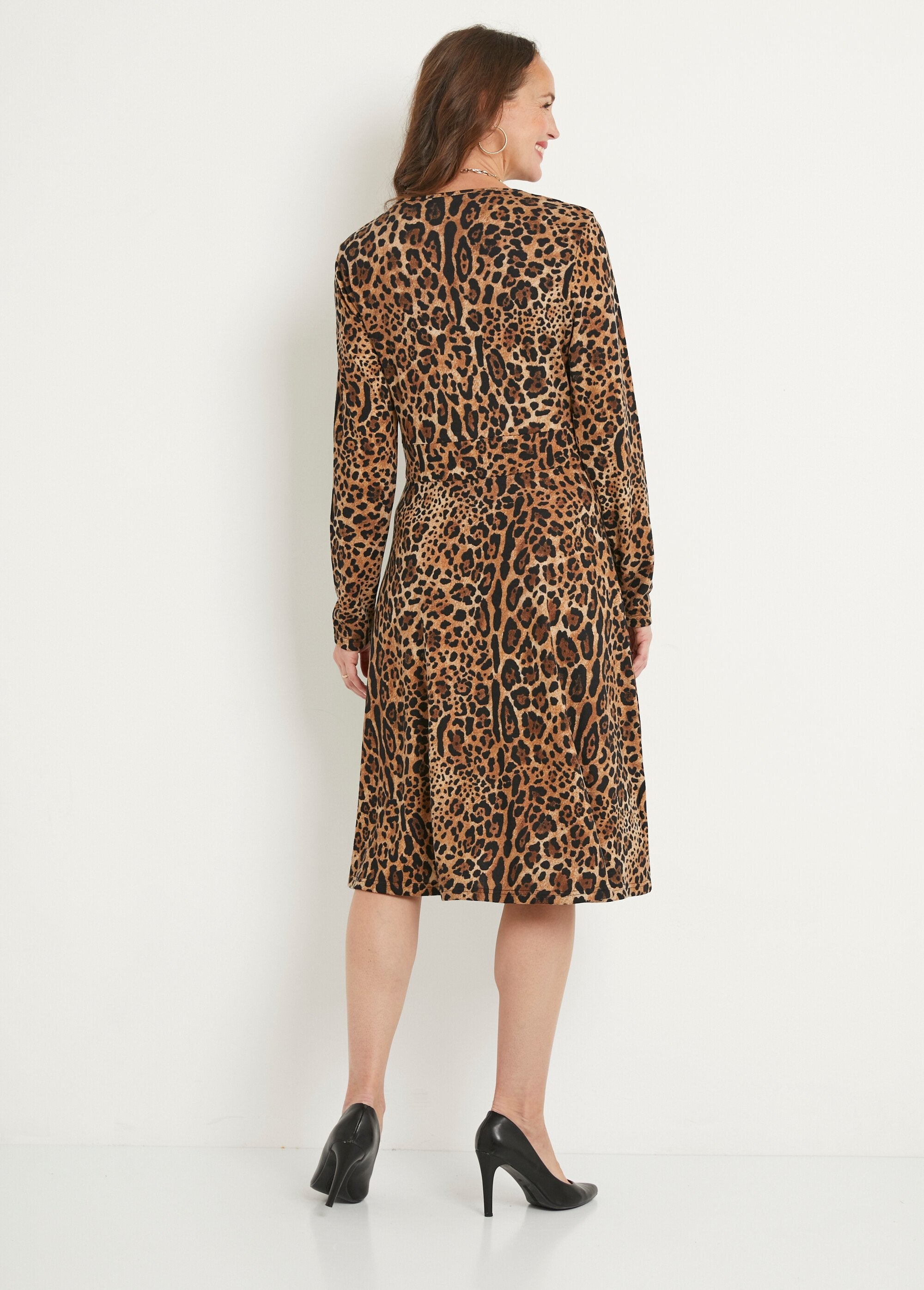 Vestido_corto_con_estampado_de_leopardo_Negro_y_marrón_DO1_slim