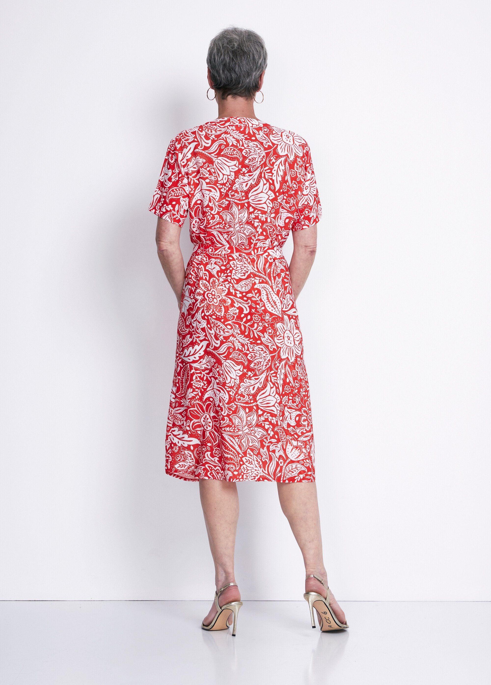 Vestido_corto_en_tejido_bicolor_gofrado_rojo_y_blanco_DO1_slim