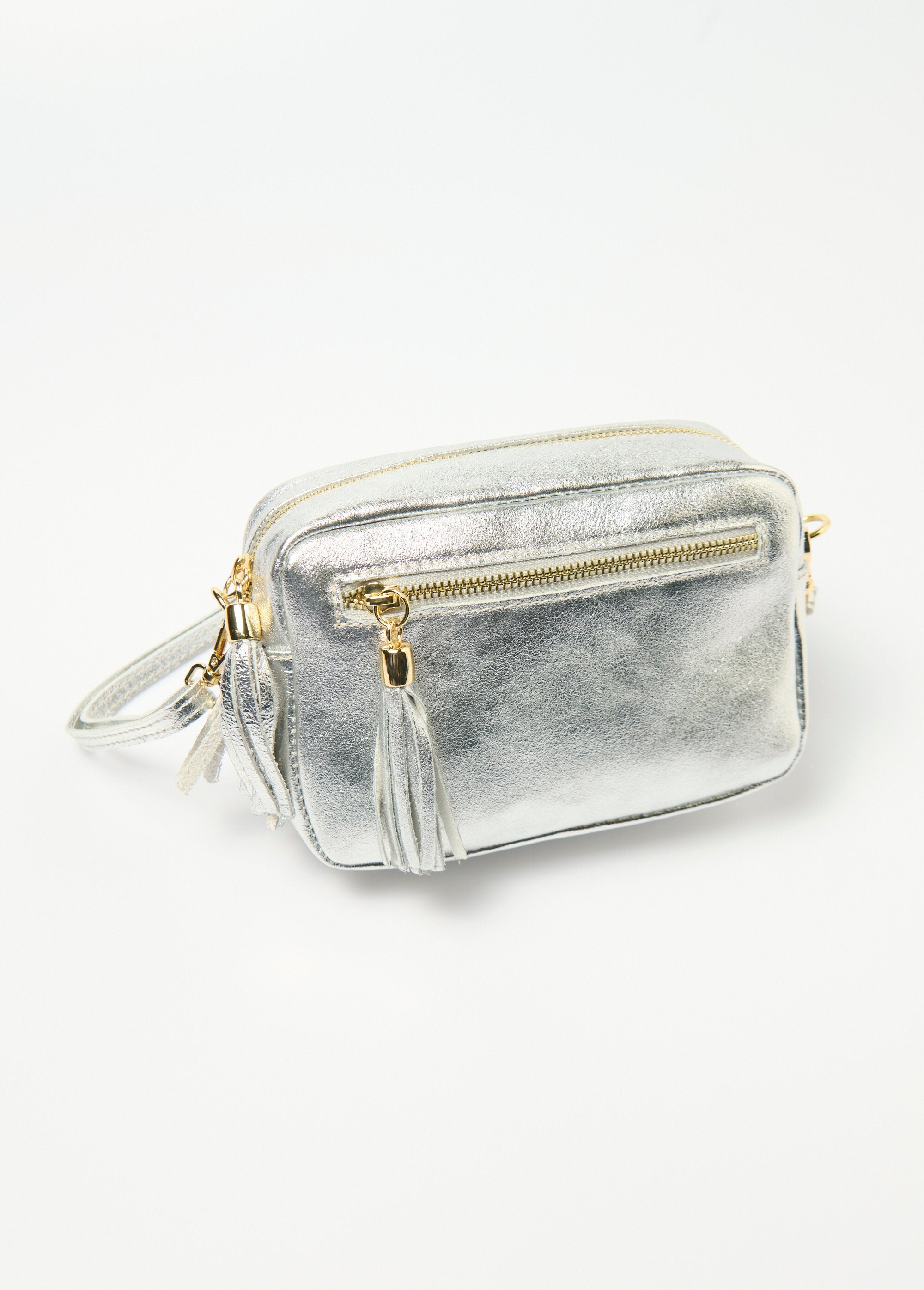 Bolso_de_piel_en_forma_de_clutch_Plata_FA1_slim