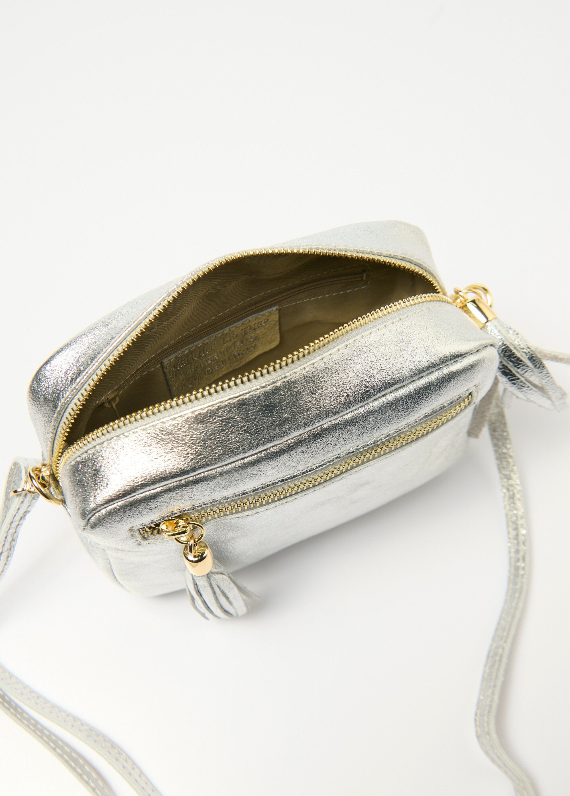 Bolso_de_piel_en_forma_de_clutch_Plata_OV1_slim