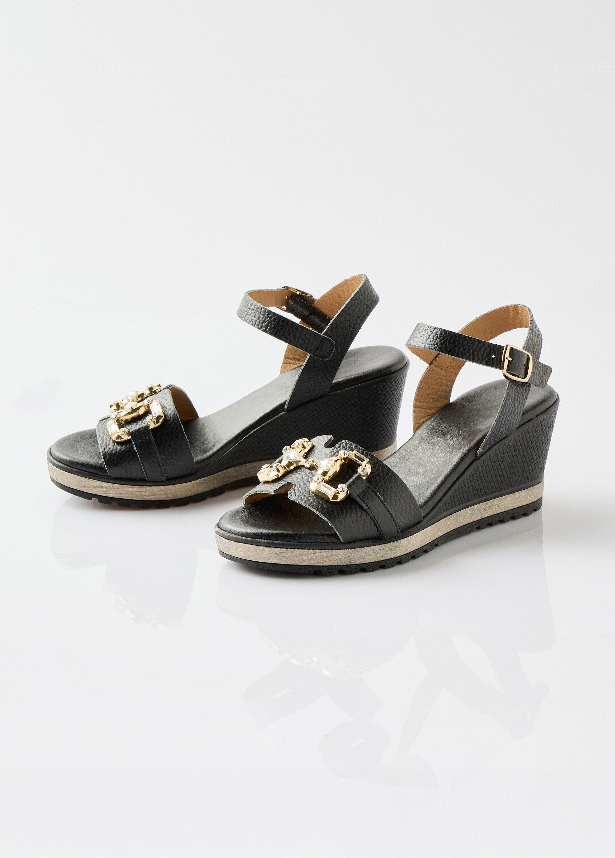 Sandalias_de_cuña_anchas_de_piel_elegantes_y_cómodas_Negro_DE1_slim
