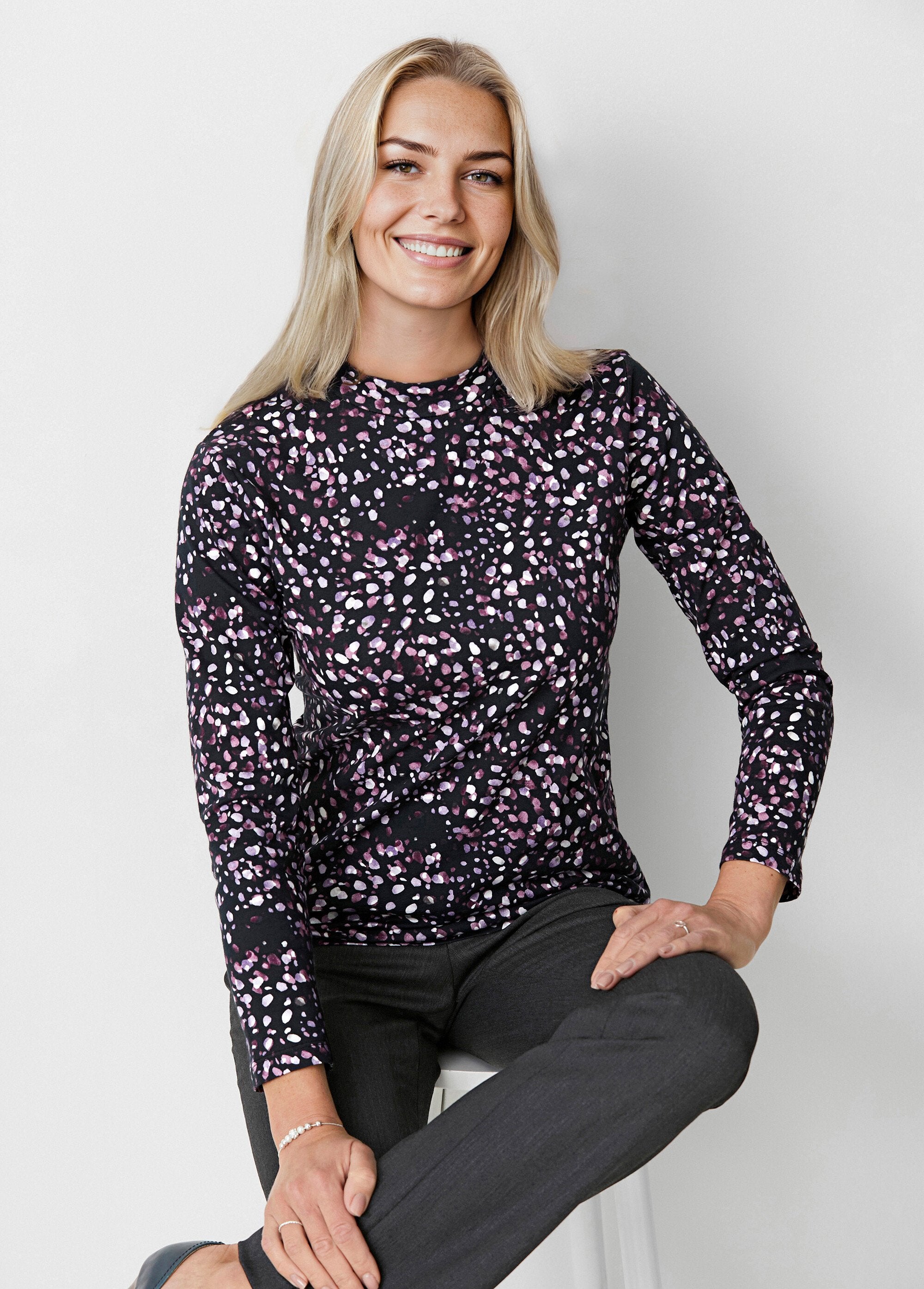 Camiseta_interior_larga_de_punto_suave_y_flexible_Estampado_lila_FA1_slim