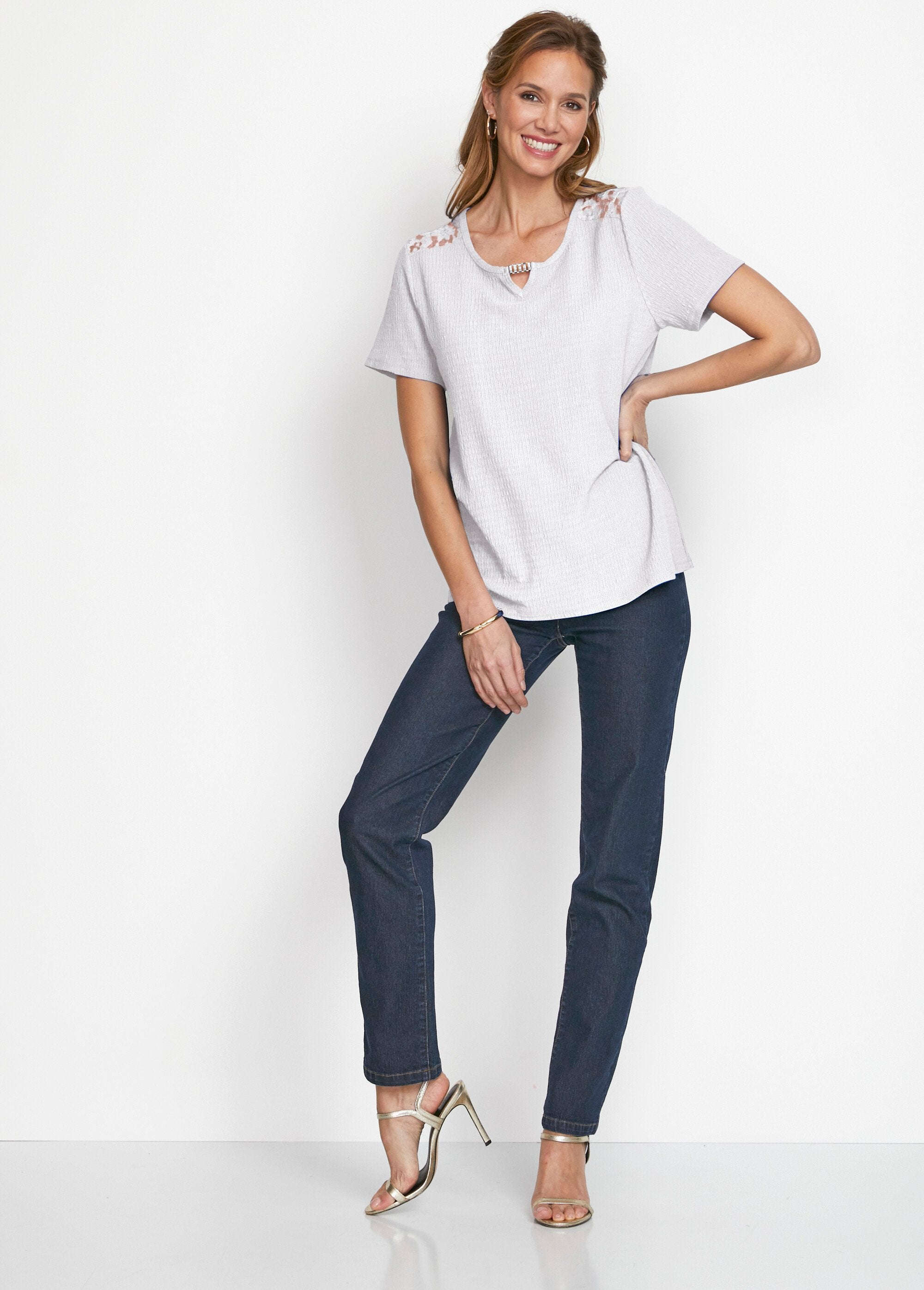 Camiseta_corta_de_encaje_Blanco,_Blanca_SF1_slim