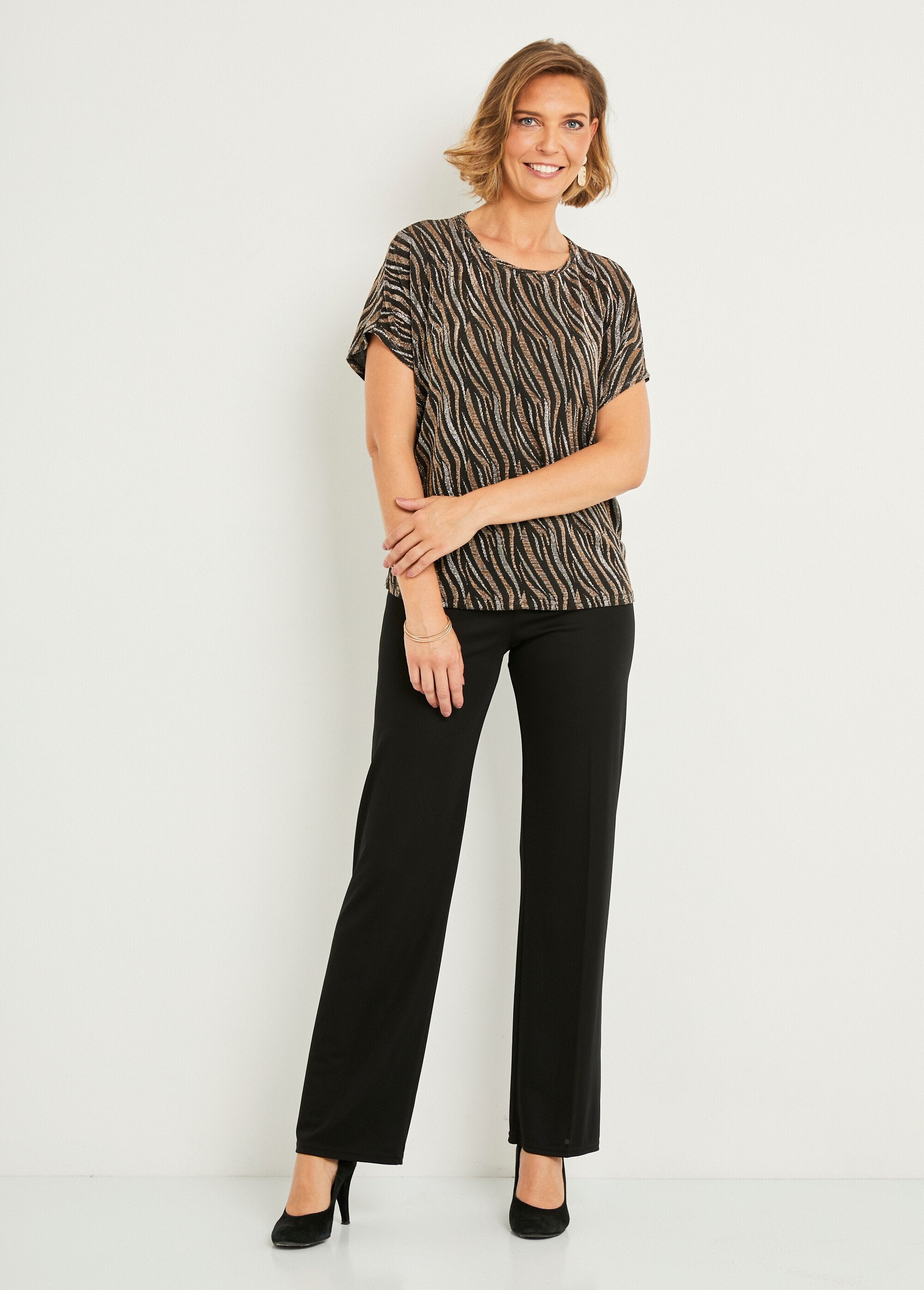 Camiseta_corta_de_punto_de_encaje_jacquard_brillante_Negro_y_cobre_SF1_slim