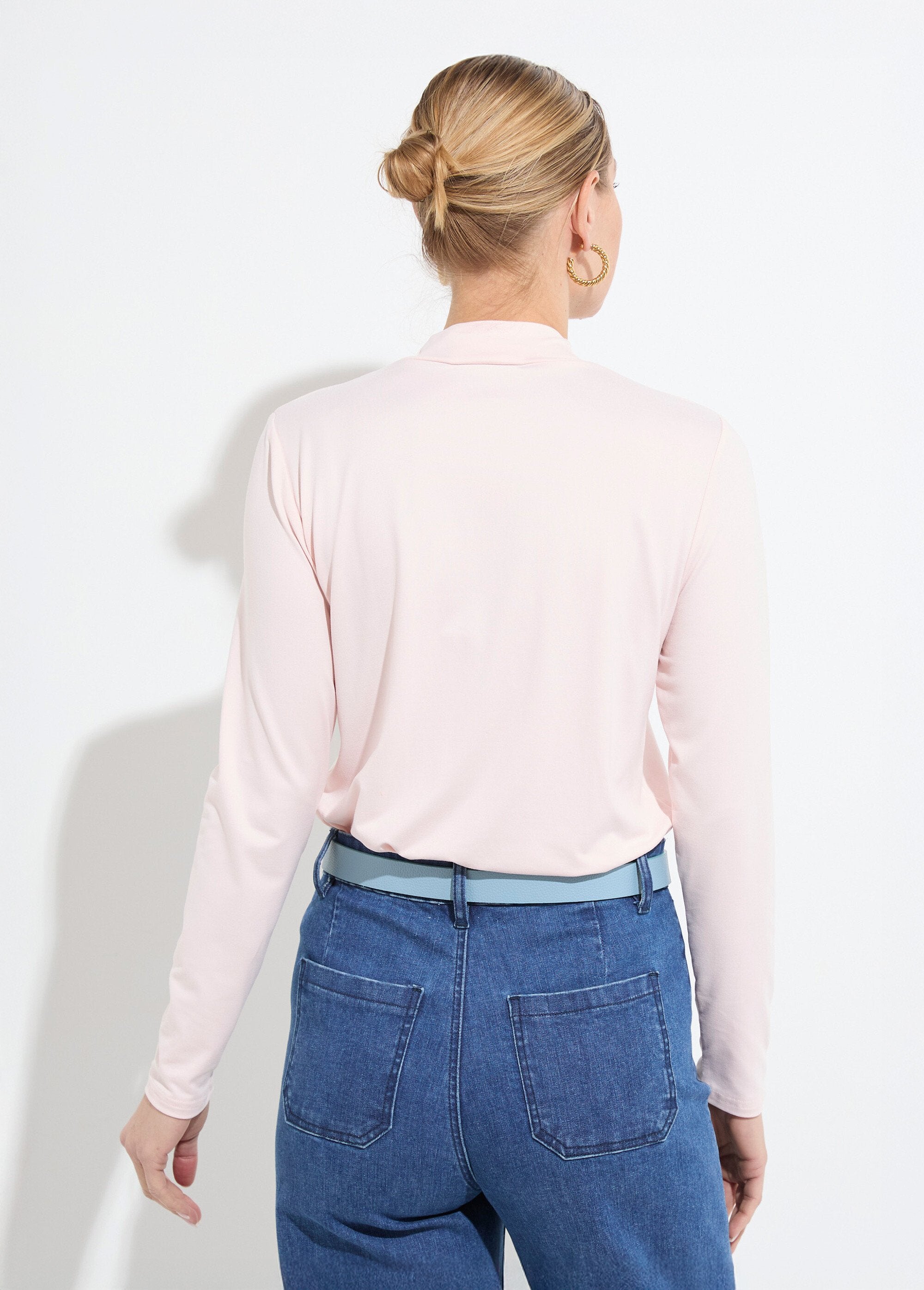 Camiseta_suave_de_manga_larga_y_cuello_alto._Pétalo_DO1_slim