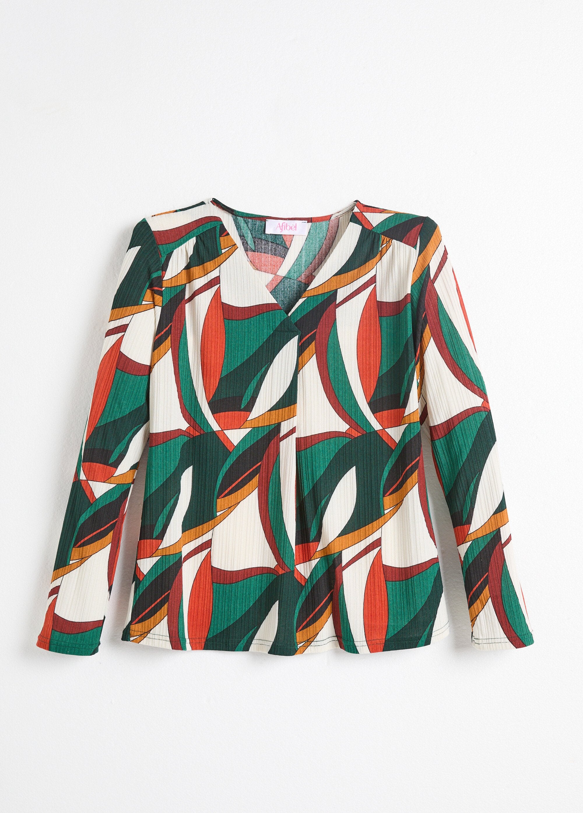 Camiseta_acampanada_con_cuello_en_V_y_estampado_gráfico_multicolor_Estampado_verde_AP1_slim