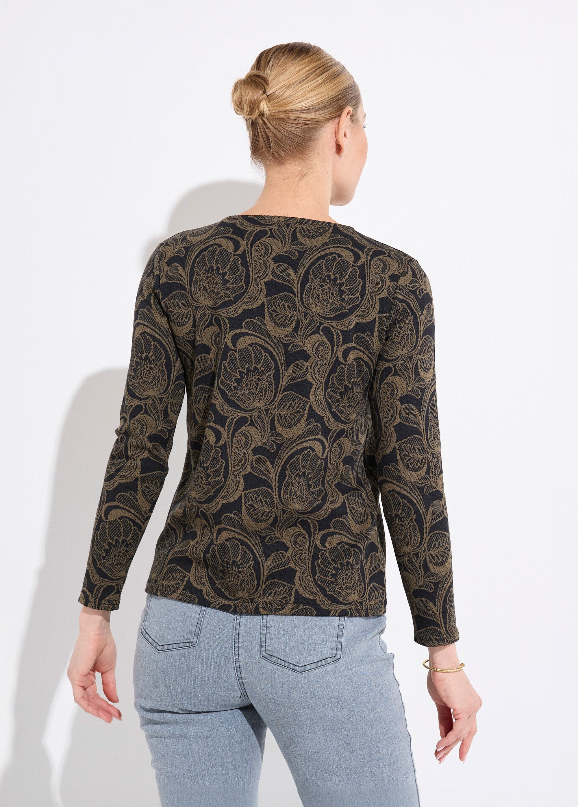 Camiseta_de_jacquard_floral_con_cuello_redondo_Negro_y_camello_DO1_slim