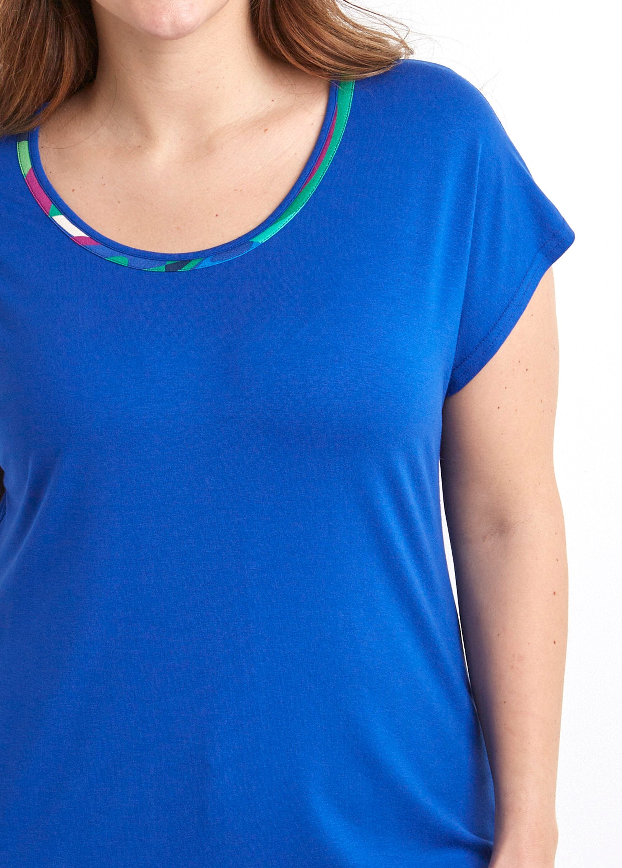 Camiseta_larga_lisa_o_estampada_de_cuello_redondo_y_manga_corta_azul_liso_DE1_curvy