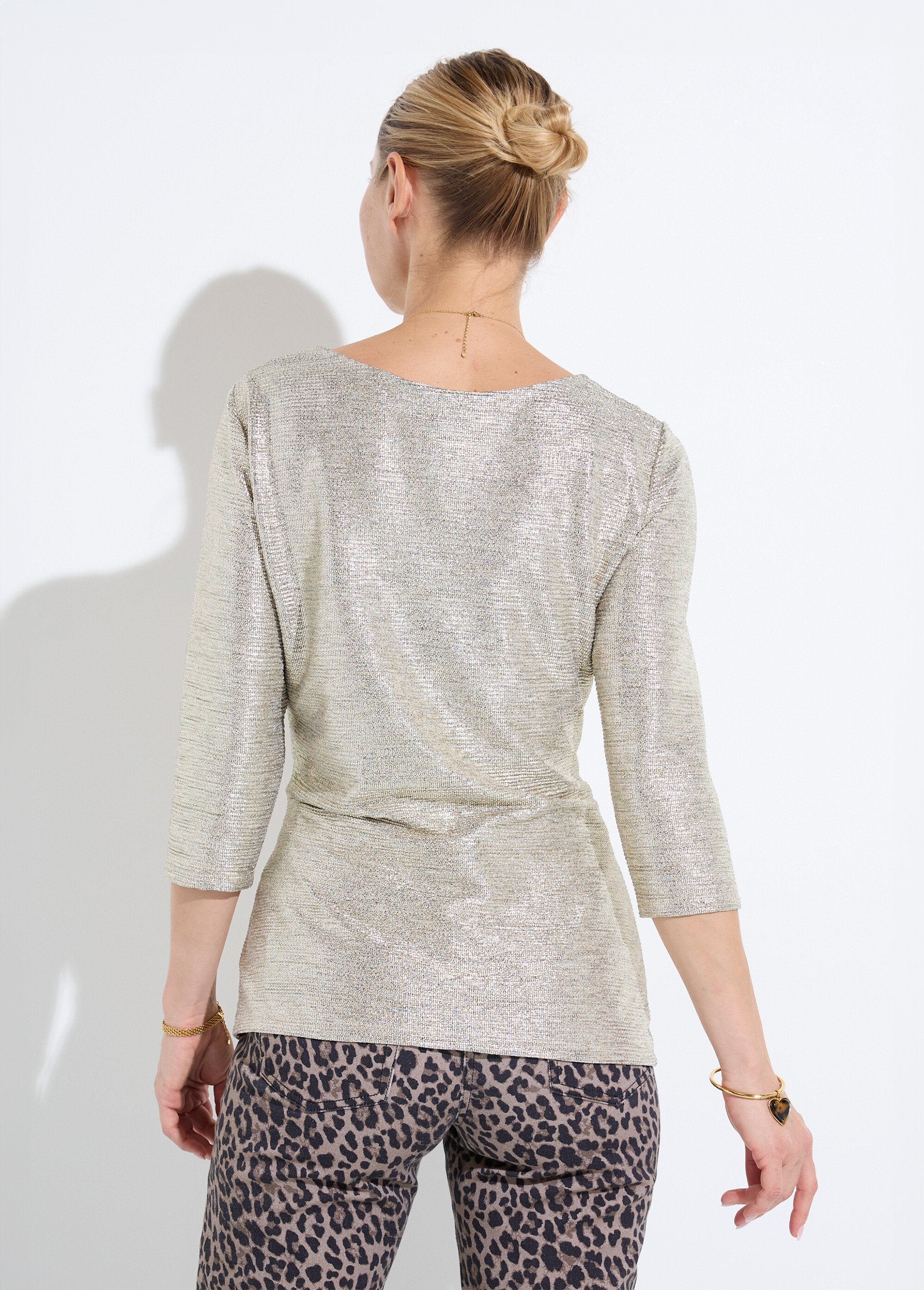 Camiseta_larga_dorada_con_efecto_anudado_y_mangas_3/4_Dorado_DO1_slim