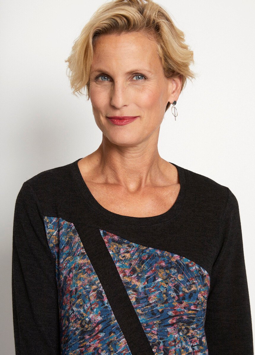 Camiseta_larga_estampado_gráfico_miel_y_pato_DE1_slim